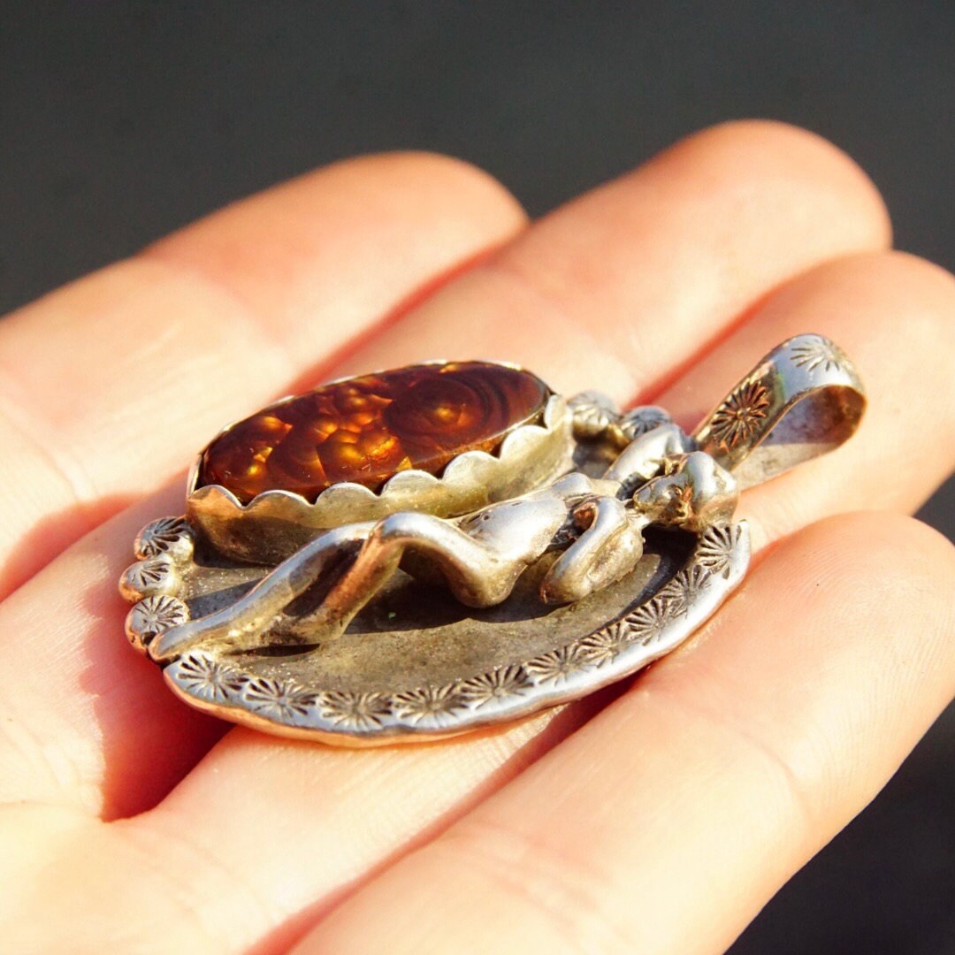 Vintage Signed Fire Agate Sterling Silver Nude Figure Pendant, Hammered Silver Frame, Nude Woman Pendant, Unique Brown Gemstone, 1 3/4"