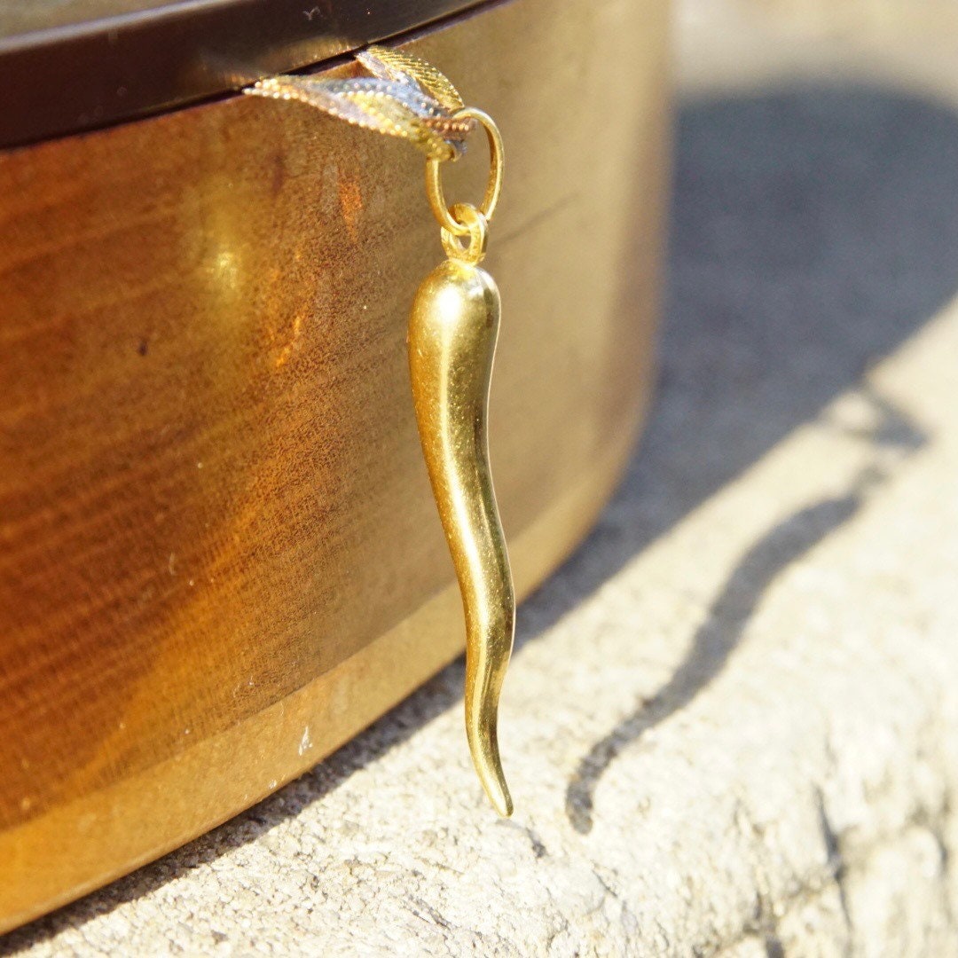 Vintage 14K Gold Italian Horn Pendant, Yellow Gold Cornicello , Good Luck Charm, Hollow Gold Italian Horn, Italian American, 2" L