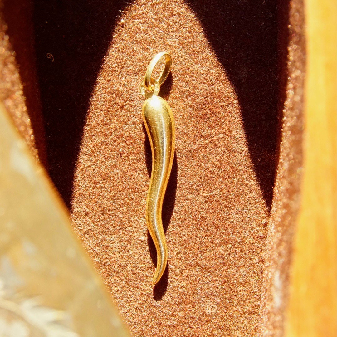 Vintage 14K Gold Italian Horn Pendant, Yellow Gold Cornicello , Good Luck Charm, Hollow Gold Italian Horn, Italian American, 2" L