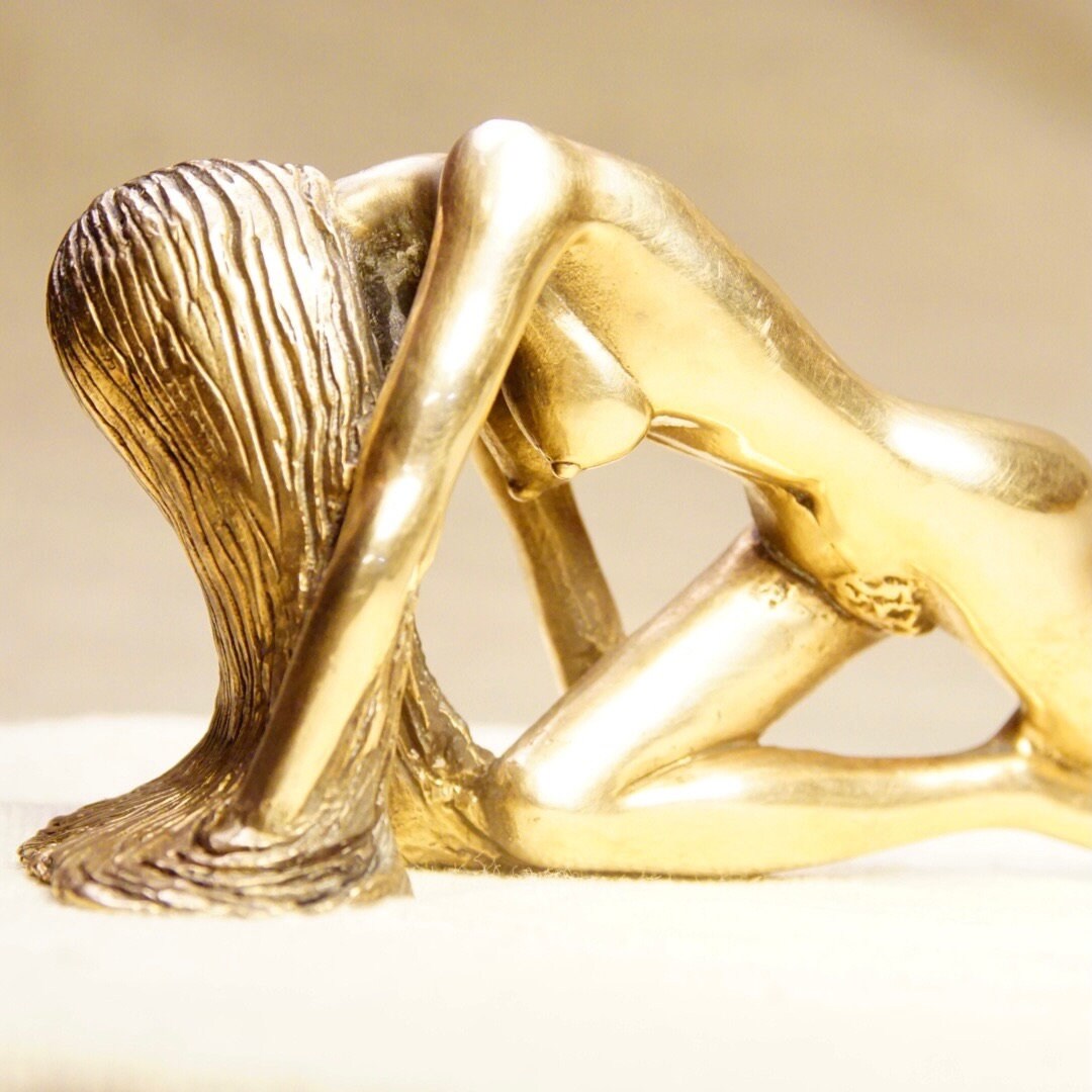 Vintage 1977 Signed Tom Bennett Reflections Table Sculpture 89/100, Nude Woman Crawling On Hands & Knees, Dramatic Figure Statue, 8 1/2 L