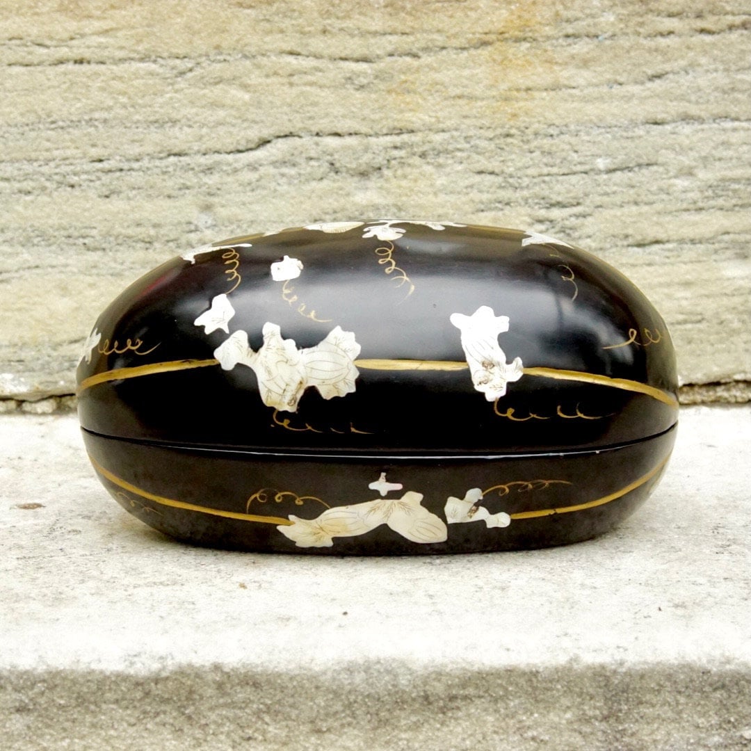Vintage Japanese Black Lacquer Mother Of Pearl Inlay Melon Box, Inlaid Vine Scroll Design, Iridescent Shell, Oval Box With Lid, 7" L