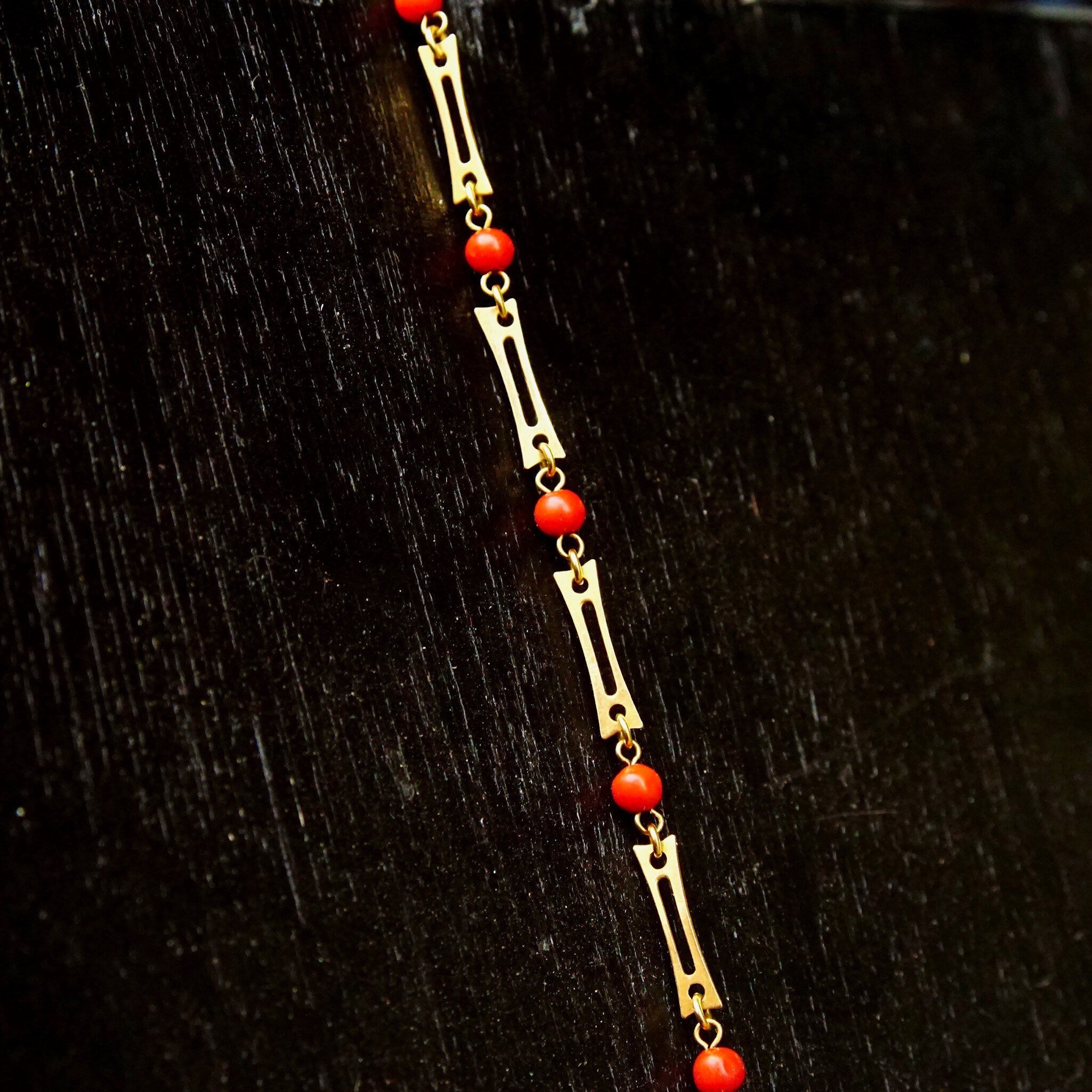 Vintage 18K Yellow Gold Coral Station Bracelet, Geometric Gold Slice Slinks, 4.5mm Red Coral Beads, Elegant 750 Jewelry, 7" Long