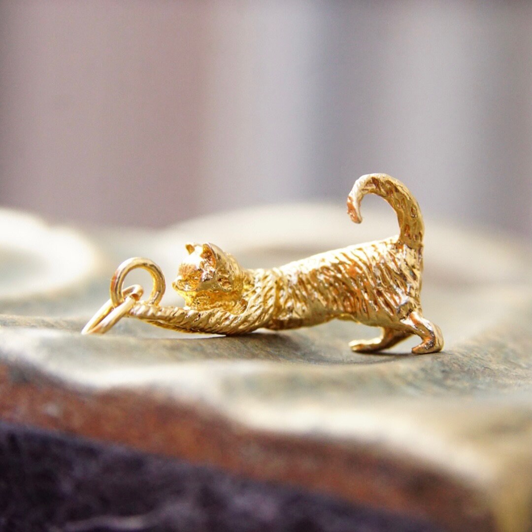 Vintage 14K Gold Cat Charm, Petite Yellow Gold Charm/Pendant, Cute Little Playing Cat Charm, Cat Lover Jewelry, 585 Gold, 1" Long