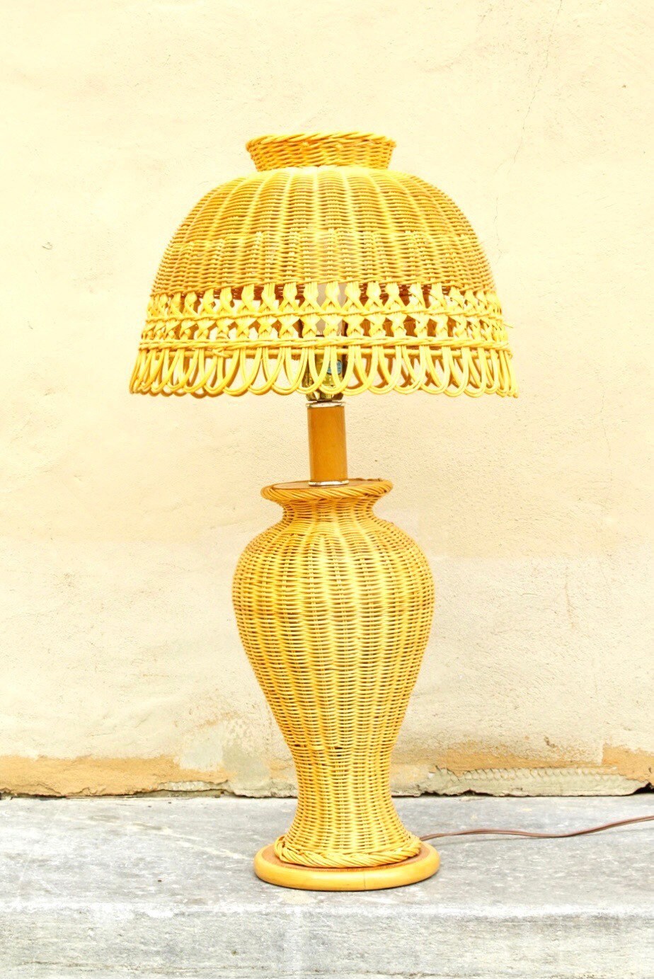 Vintage mid-century modern wicker table lamp with natural wicker base and matching woven wicker shade, in great condition, measuring 29 inches tall by 16 inches wide, available for pickup in Philadelphia.