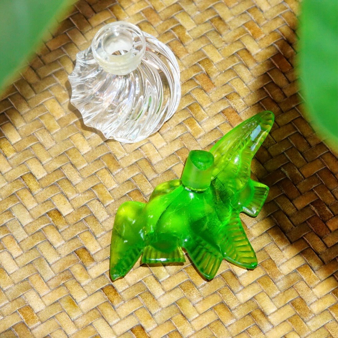 Vintage Signed Nina Ricci Lalique Two Dove Perfume Bottle CC 642, Frosted Green Glass Stopper, Ridged Clear Glass Bottle, 3.75" H