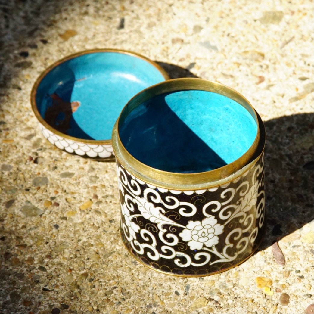 Vintage Chinese Cloisonne Enamel Round Brass Box With Lid, Antique Tea Caddy, Black & White Floral Designs, Blue Enameling, Gold Trim
