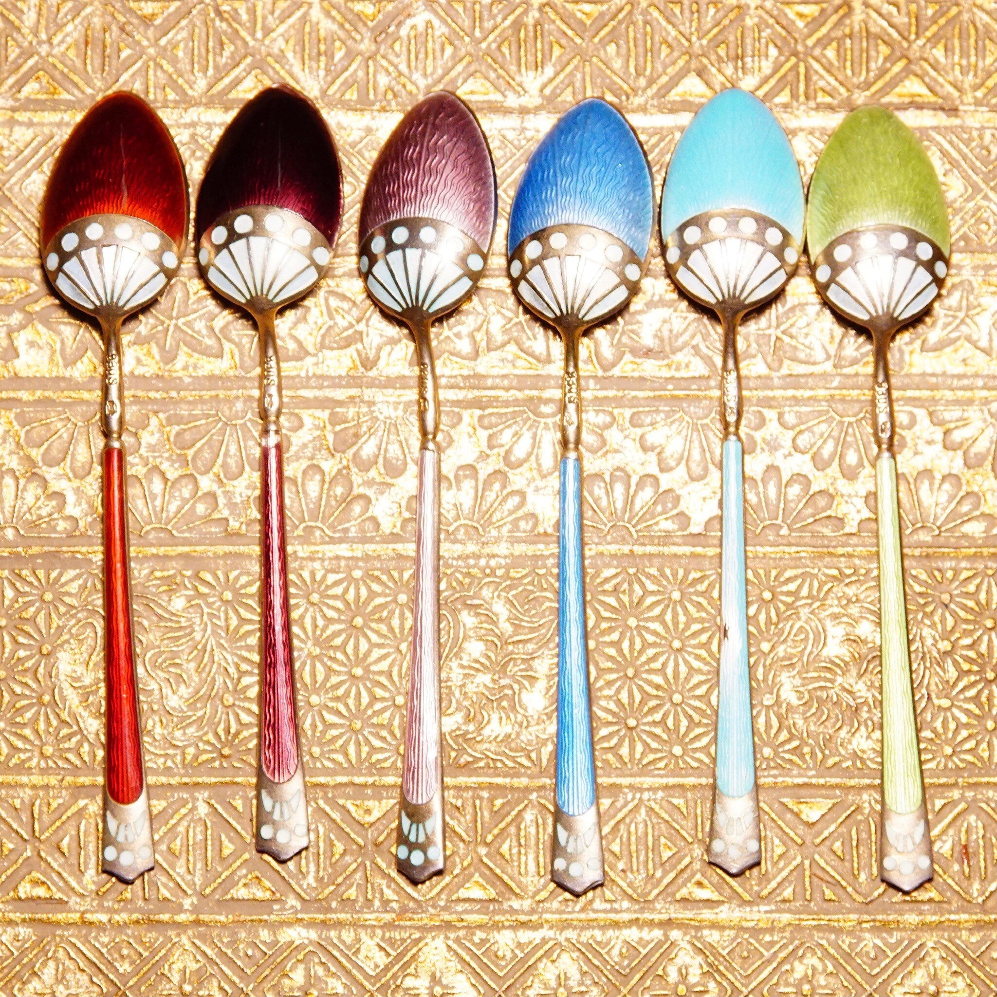 Antique art deco sterling silver guilloche enamel demitasse spoon set of 6 in red, pink, purple, green and blue colors with decorative floral pattern handles, Scandinavian origin, marked 930S.