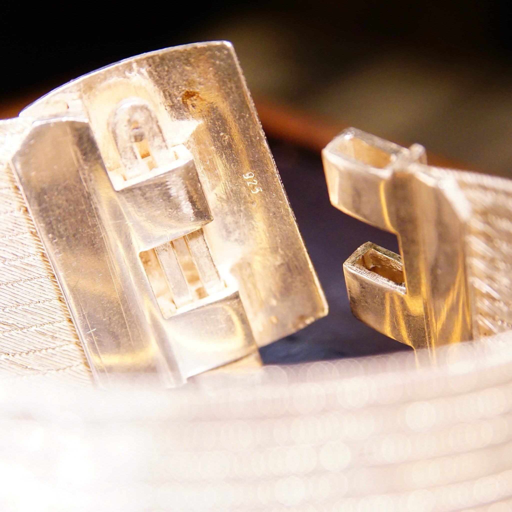 Vintage Modernist Sterling Silver Wide Mesh Bracelet, Flexible Closed Cuff Bracelet With Textured Pull Pin Clasp, 925 Jewelry, 7" Long