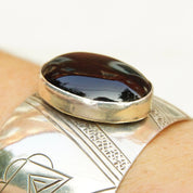 Vintage Sterling Silver & Onyx Cuff Bracelet, Intricate Hammered Designs, Glossy Black Gemstone, Adjustable Silver Cuff, 6" L