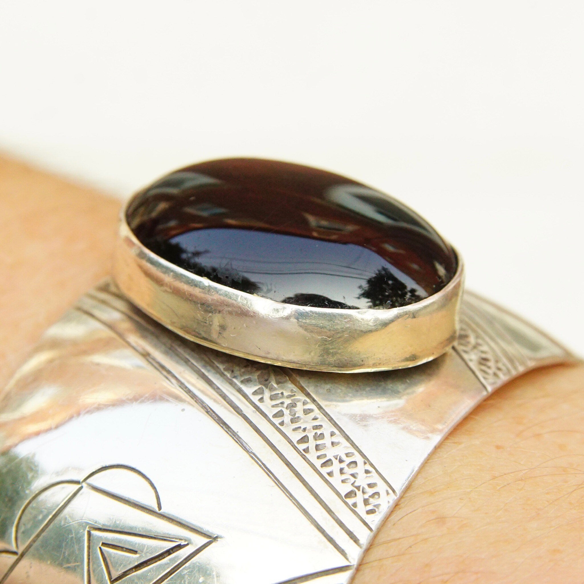 Vintage Sterling Silver & Onyx Cuff Bracelet, Intricate Hammered Designs, Glossy Black Gemstone, Adjustable Silver Cuff, 6" L