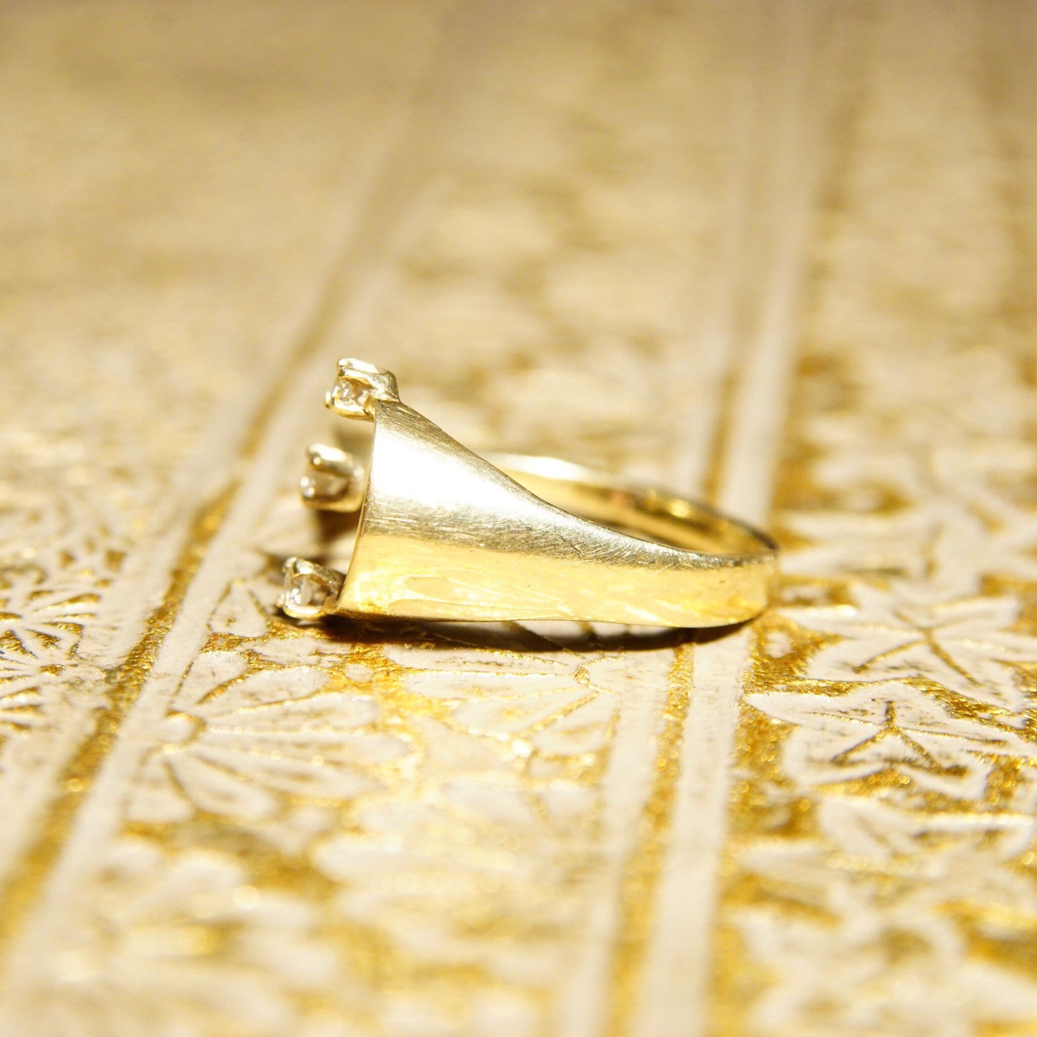 Vintage Modernist 14K Yellow Gold Diamond Ring, Unique Three-Diamond Ring In Abstracted Gold Frame, Adjustable Gold Ring, , Size 5 1/2 US
