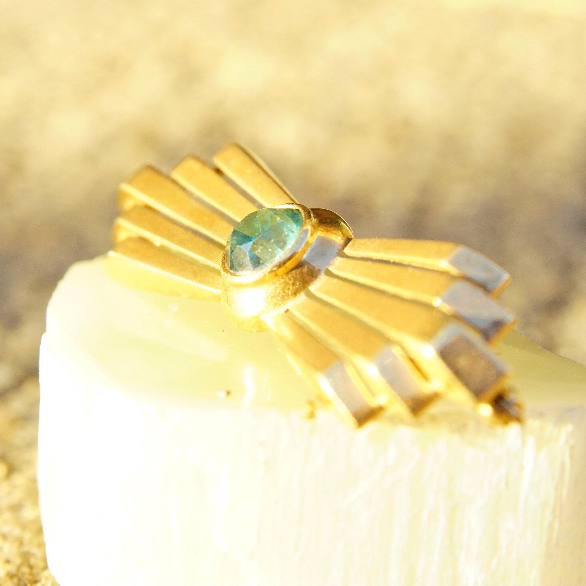 Vintage 14K rose gold Art Deco bar pin brooch with brilliant blue aquamarine gemstone in golden ray setting, measuring 2 inches long, 585 European gold jewelry hallmark.