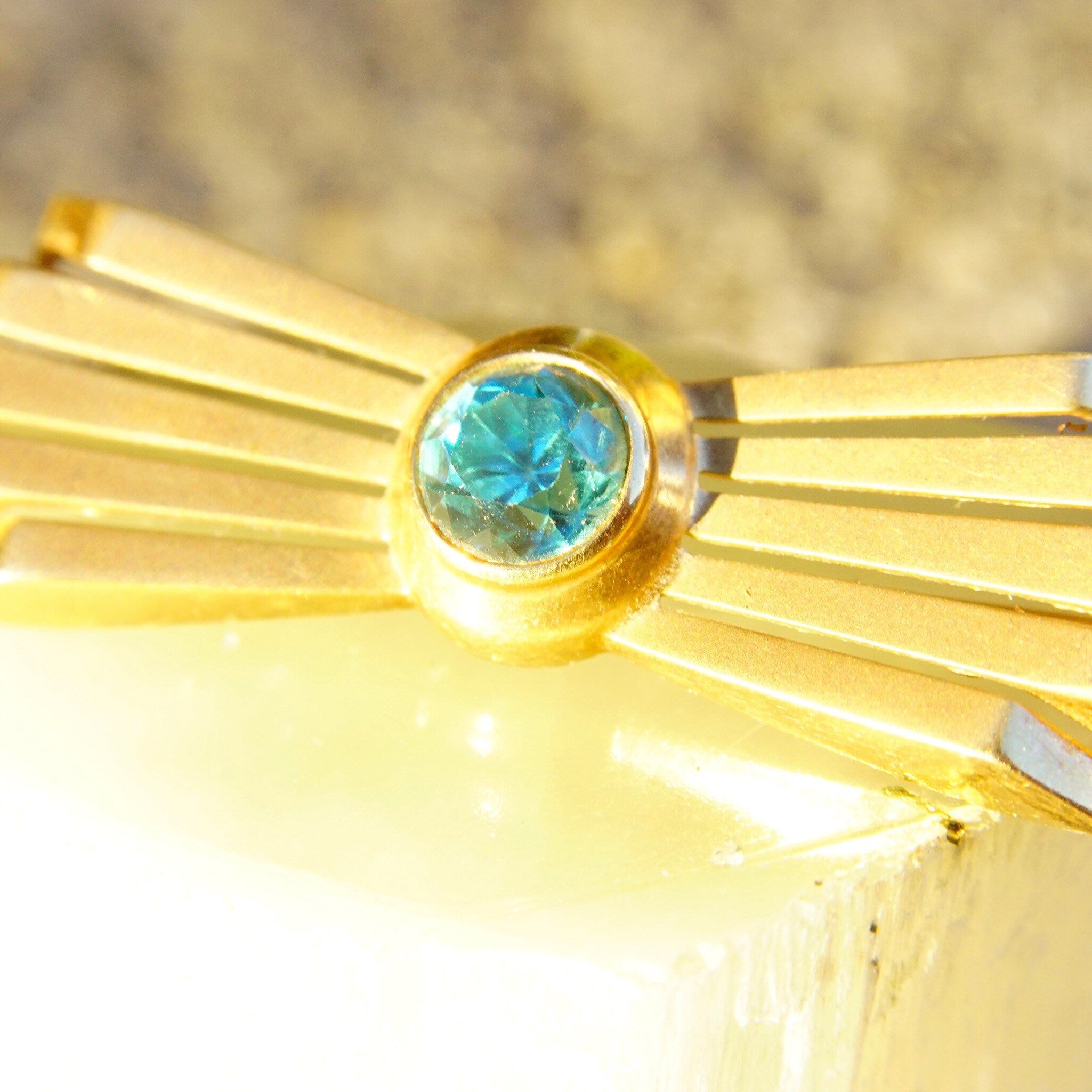Vintage 14K rose gold Art Deco bar pin brooch with brilliant blue aquamarine gemstone in golden ray Deco setting, 585 jewelry hallmark, measuring 2 inches long.