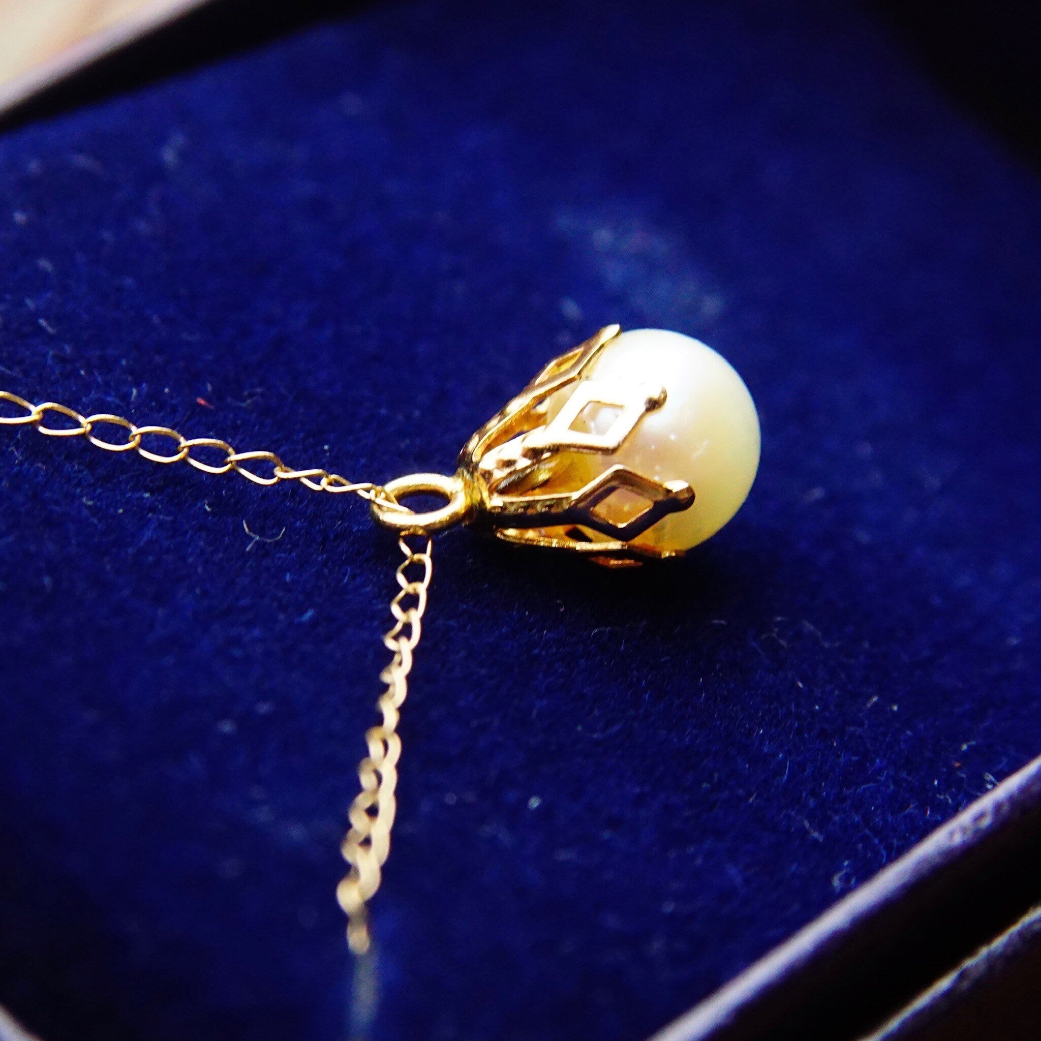 Vintage 14K Yellow Gold Solitaire Pearl Pendant Necklace, Cultured Pearl Drop With Gold Crown Cap, Delicate Gold Chain, 15" Long