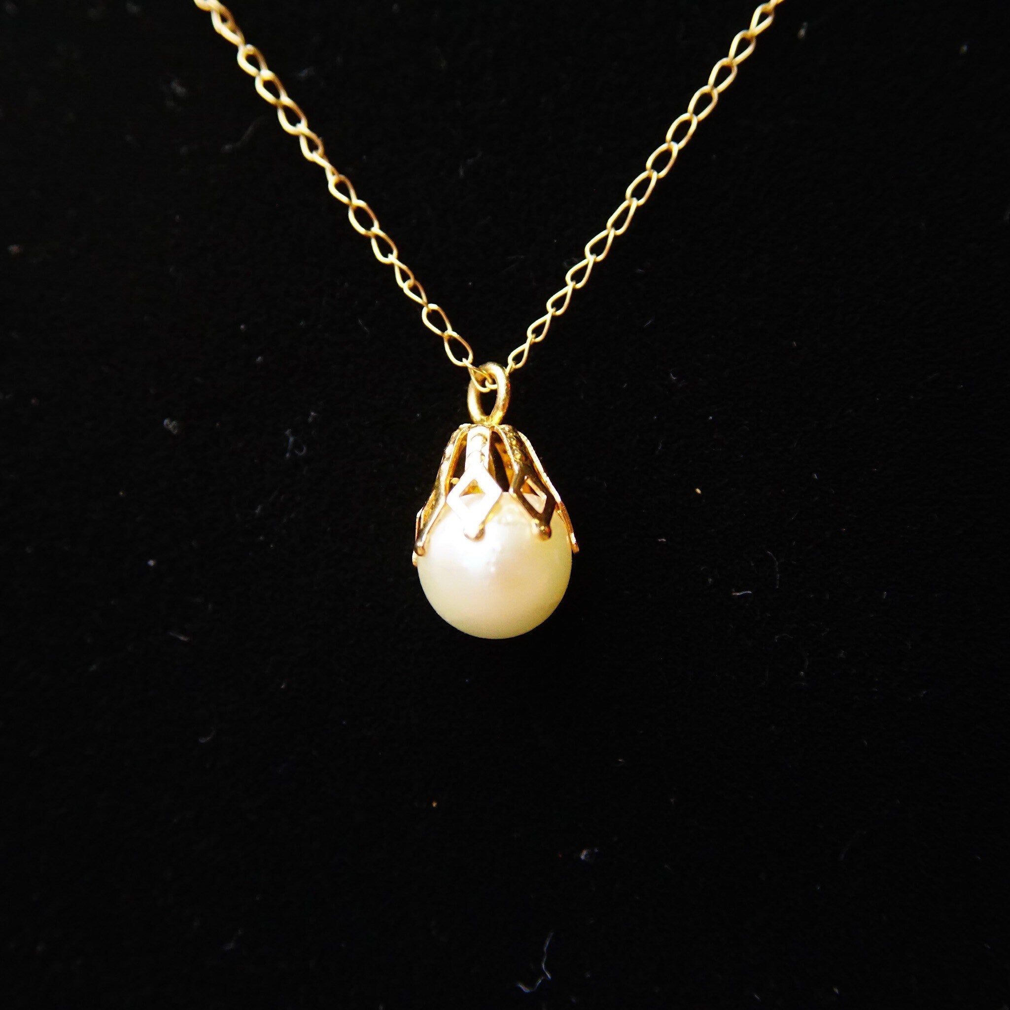 Vintage 14K Yellow Gold Solitaire Pearl Pendant Necklace, Cultured Pearl Drop With Gold Crown Cap, Delicate Gold Chain, 15" Long