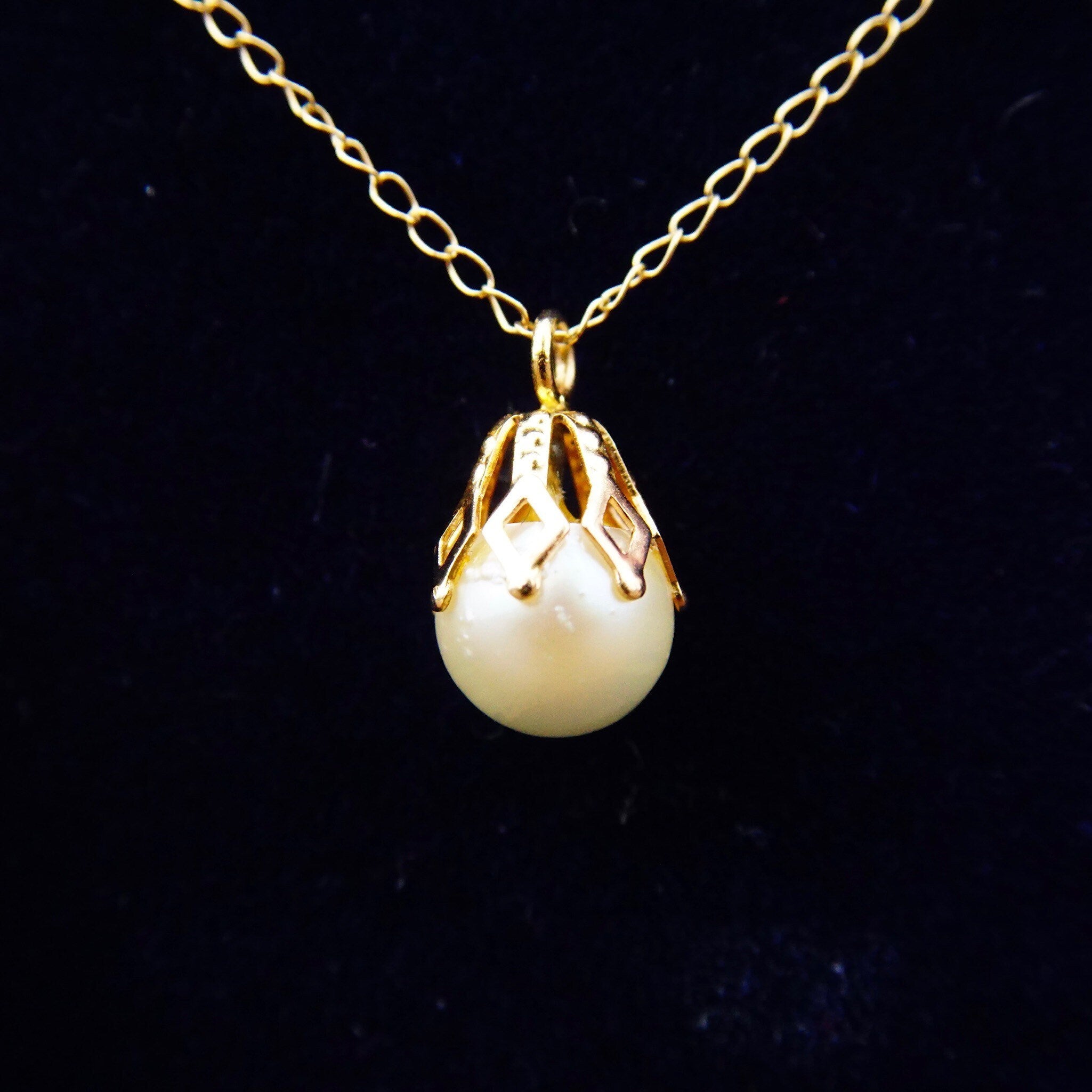 Vintage 14K Yellow Gold Solitaire Pearl Pendant Necklace, Cultured Pearl Drop With Gold Crown Cap, Delicate Gold Chain, 15" Long