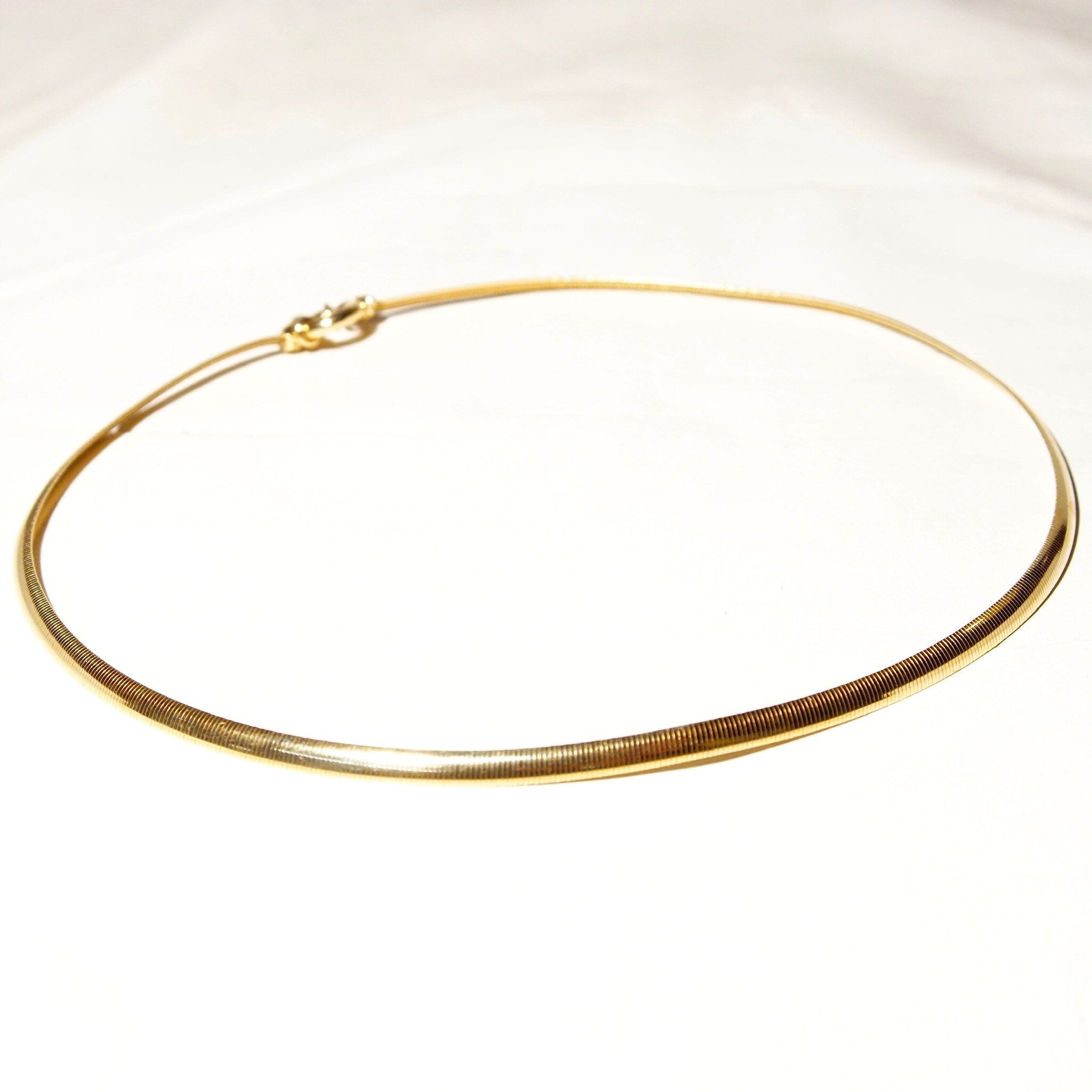 Vintage 14K yellow gold Italian omega collar necklace, 4mm wide, minimalist solid gold choker, lustrous finish, made in Italy, 585 gold jewelry, 16 inches long.