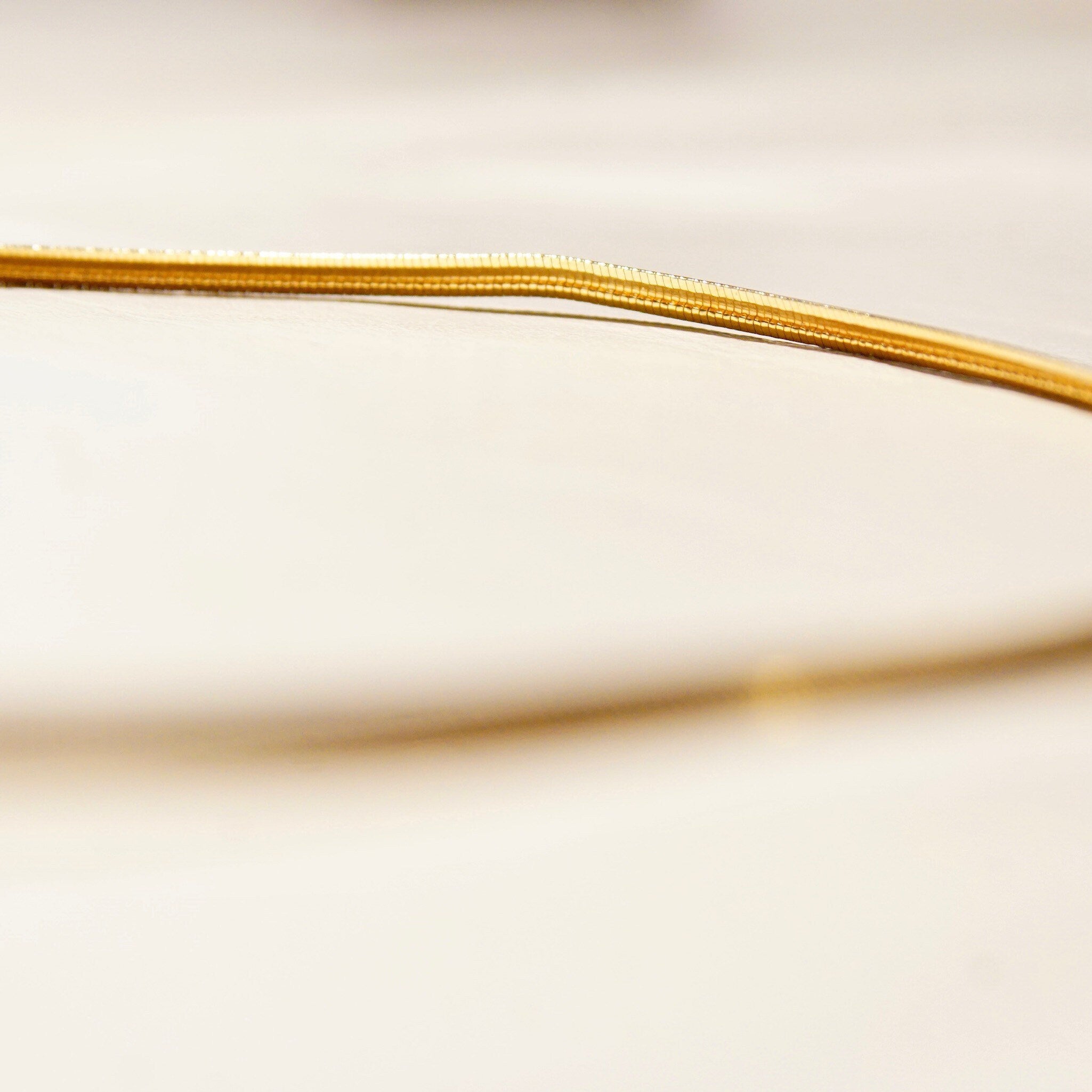 14K yellow gold omega collar necklace from Italy, 4mm wide, 16 inches long, minimalist solid gold choker with lustrous finish, vintage 585 Italian jewelry.
