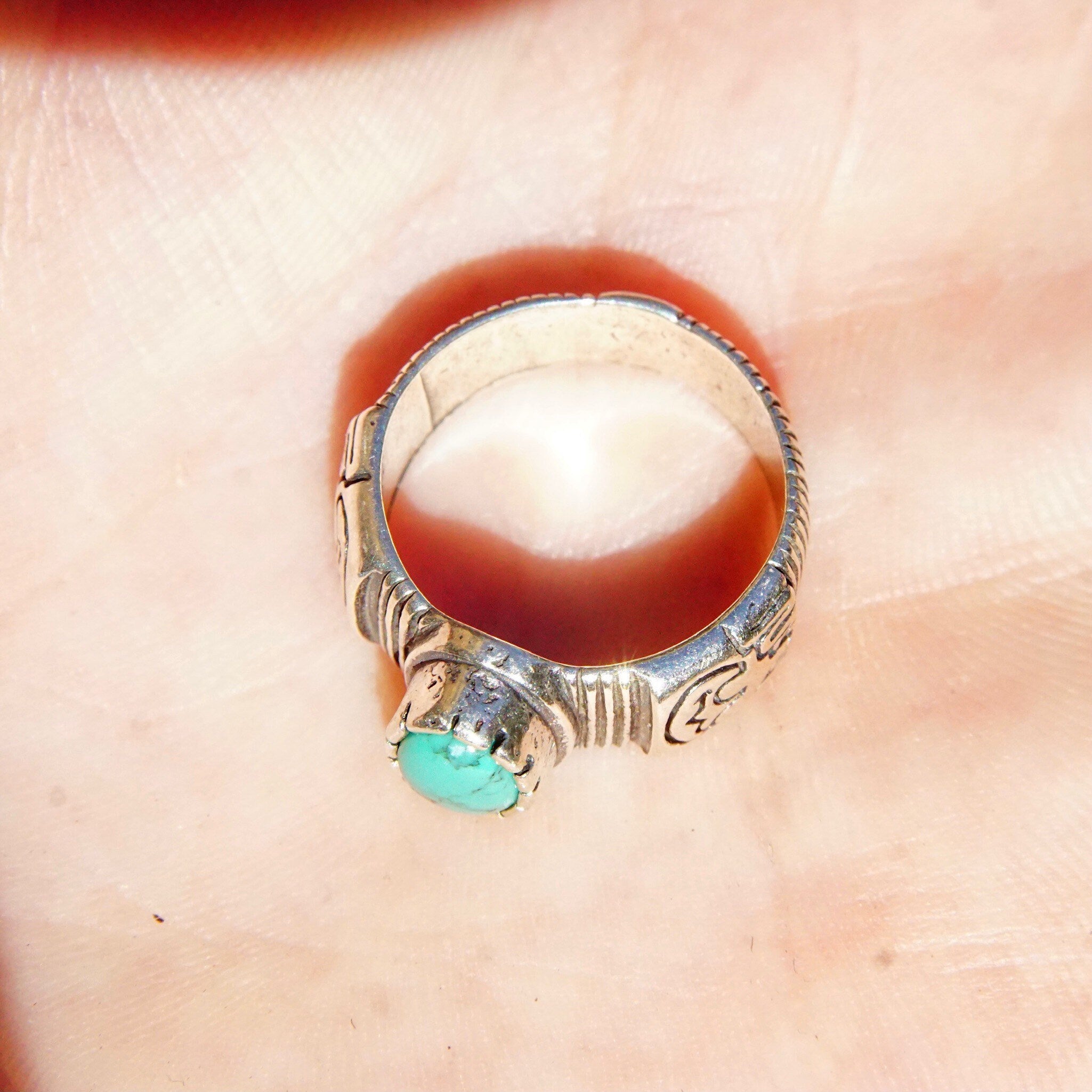 Vintage Sterling Silver Turquoise Ring, Textured Silver Ring With Engraved Bear Design, Green Turquoise Stone, Size 5 US