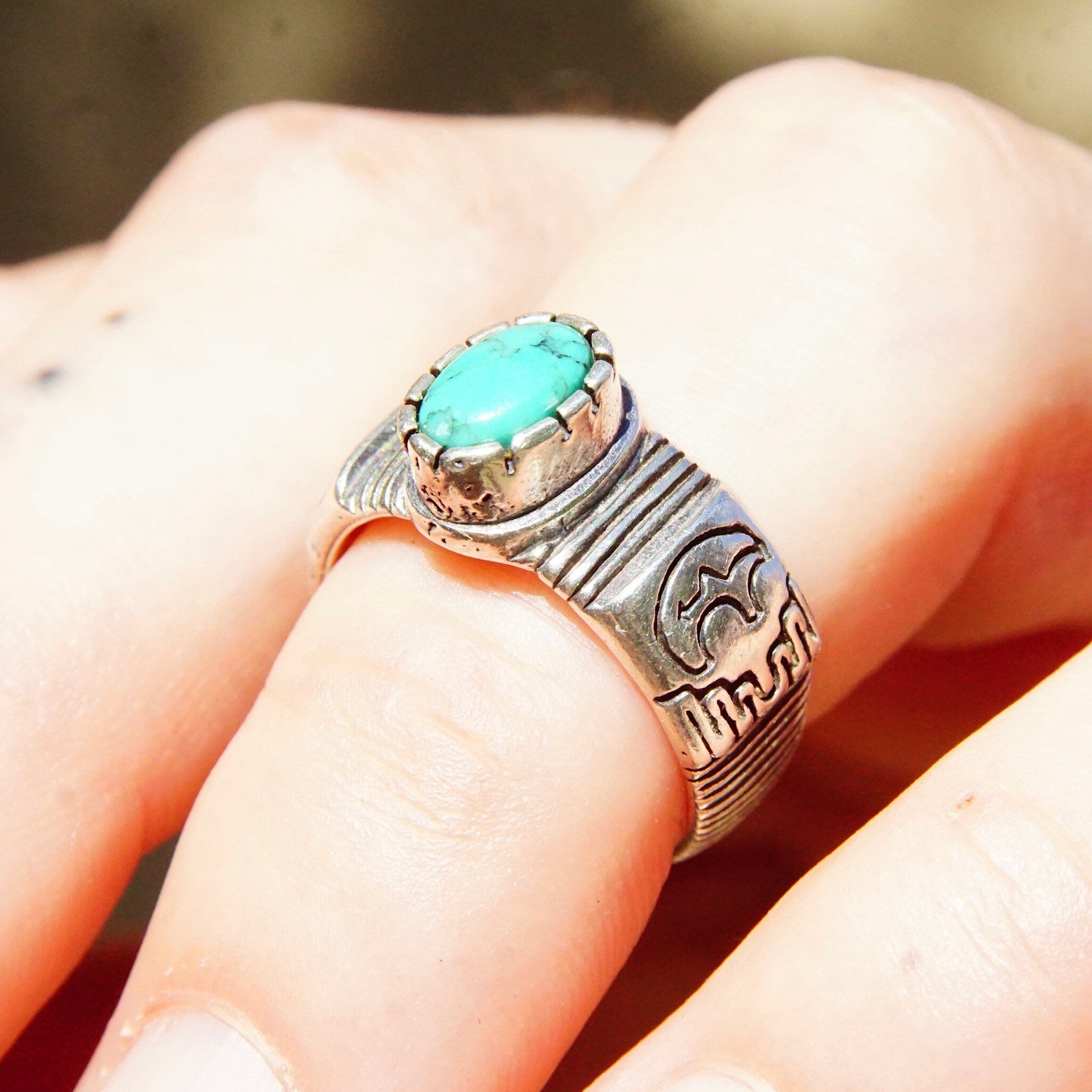 Vintage Sterling Silver Turquoise Ring, Textured Silver Ring With Engraved Bear Design, Green Turquoise Stone, Size 5 US