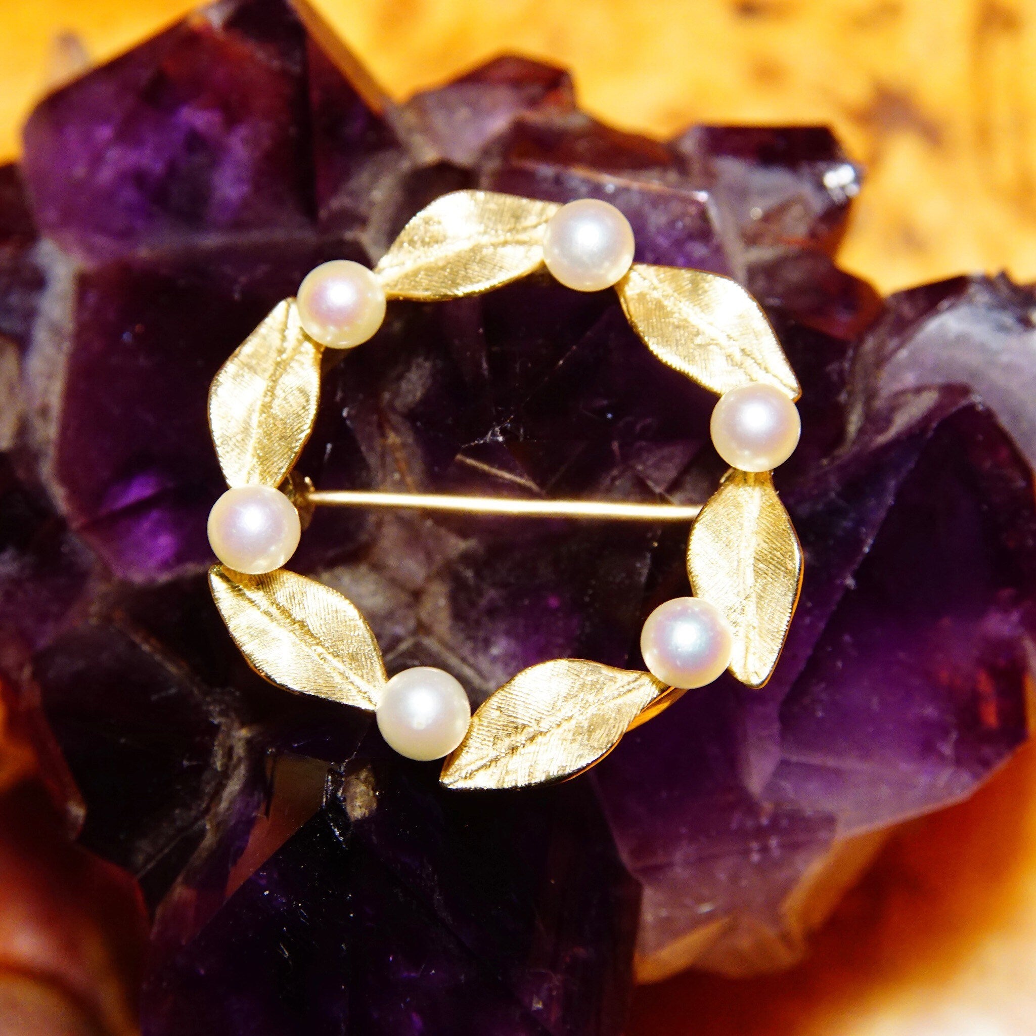 Vintage 14K Yellow Gold Leaf & Pearl Circle Pin, 4mm Cultured Pearls, Engraved Gold Leaves, 1 1/4