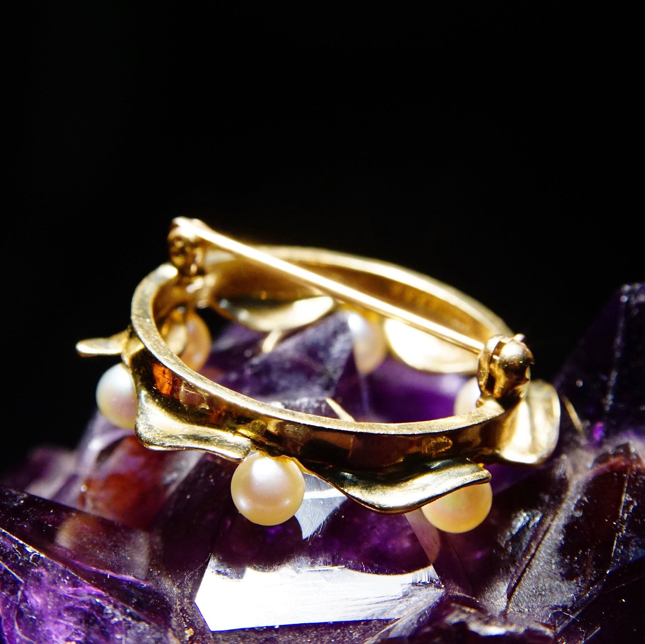 Vintage 14K Yellow Gold Leaf & Pearl Circle Pin, 4mm Cultured Pearls, Engraved Gold Leaves, 1 1/4