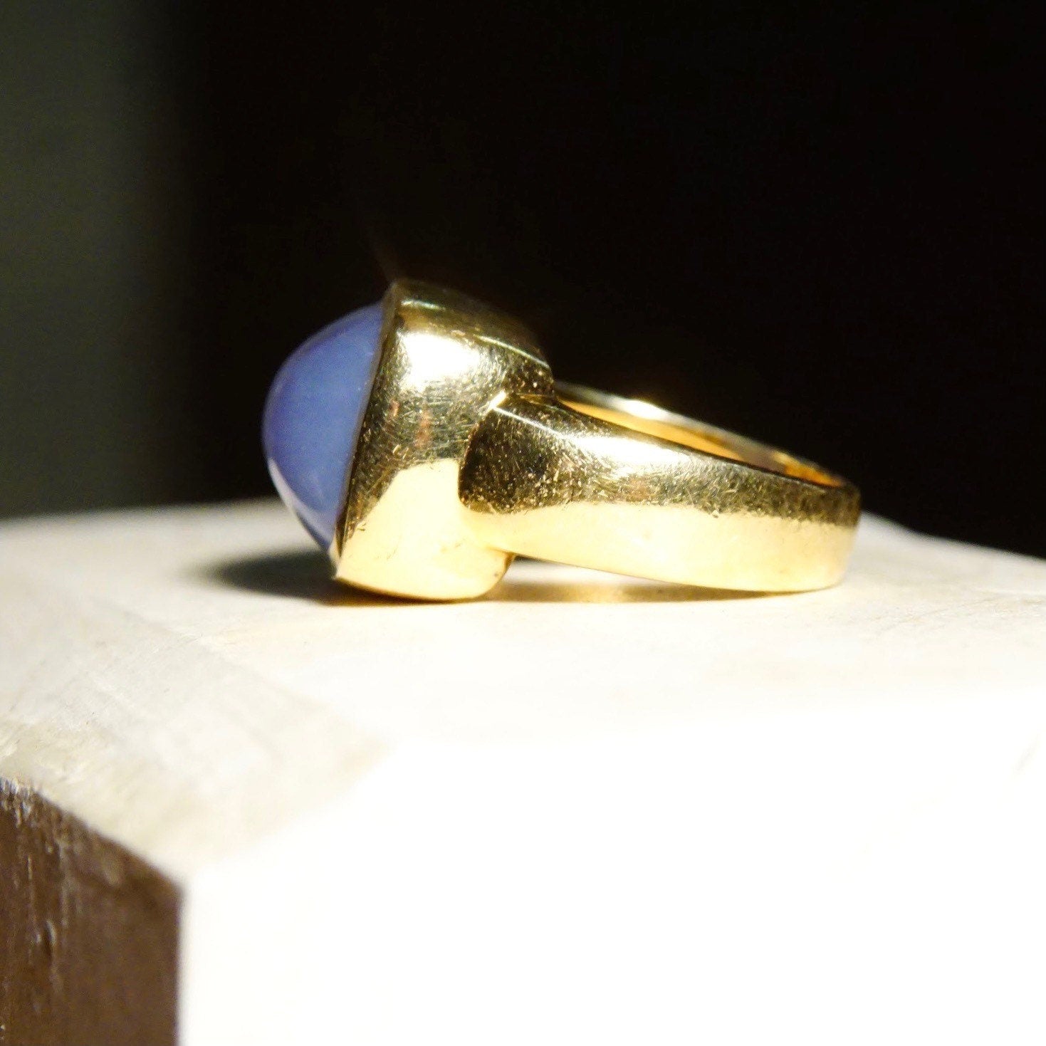 Vintage 14k Yellow Gold Lavender Jade Rectangular Saddle Ring, Translucent Purple Jadeite Jade, Modernist, 585 Statement Ring, Size 7 US