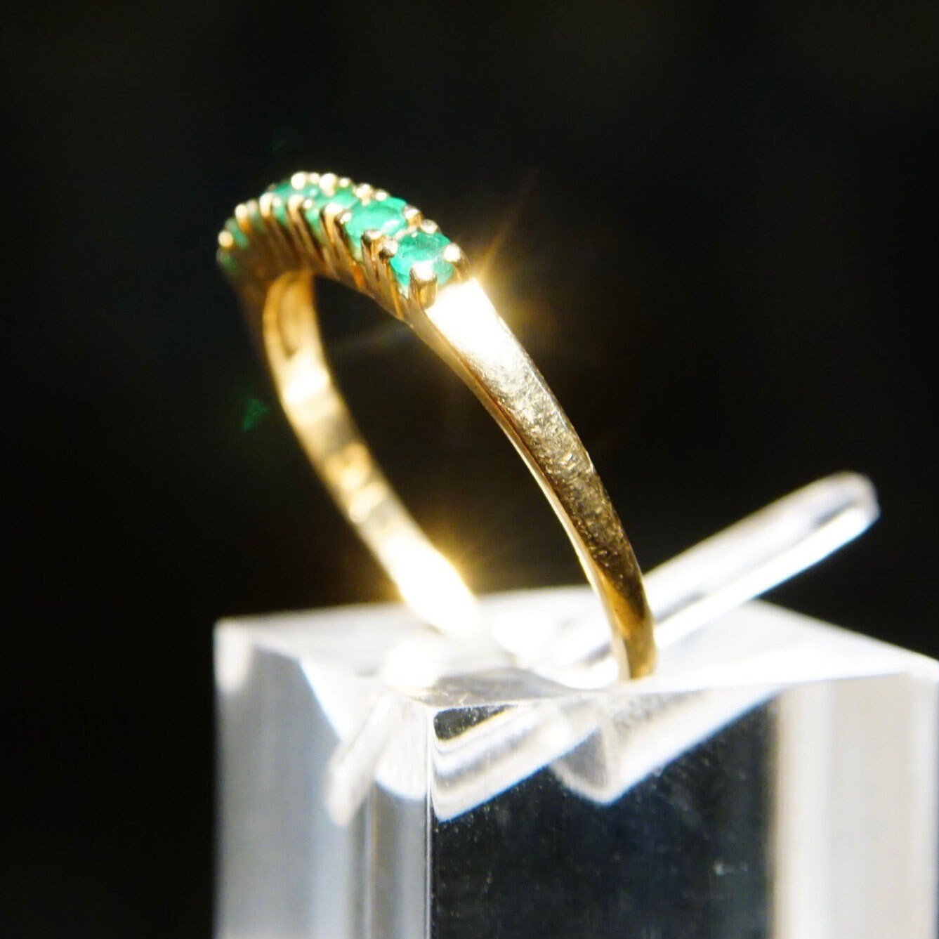 Vintage 14K Yellow Gold Emerald Half Eternity Ring, 7 Round-Cut Gemstones, Thin Gold Band, 585 Jewelry, Anniversary Ring, Size 7 1/4 US