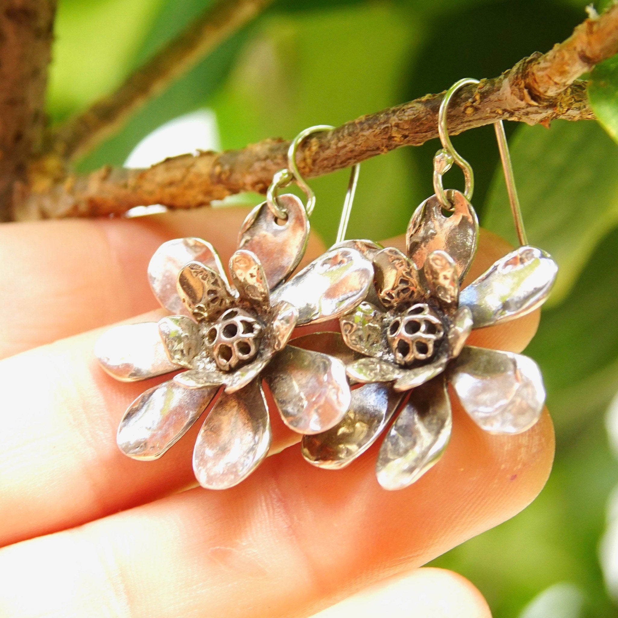 Vintage Signed Sherry Tinsman Sterling Silver Flower Earrings, Silver Daisy Dangle Earrings, Oxidized Details, 925 Jewelry, 1 5/8" L