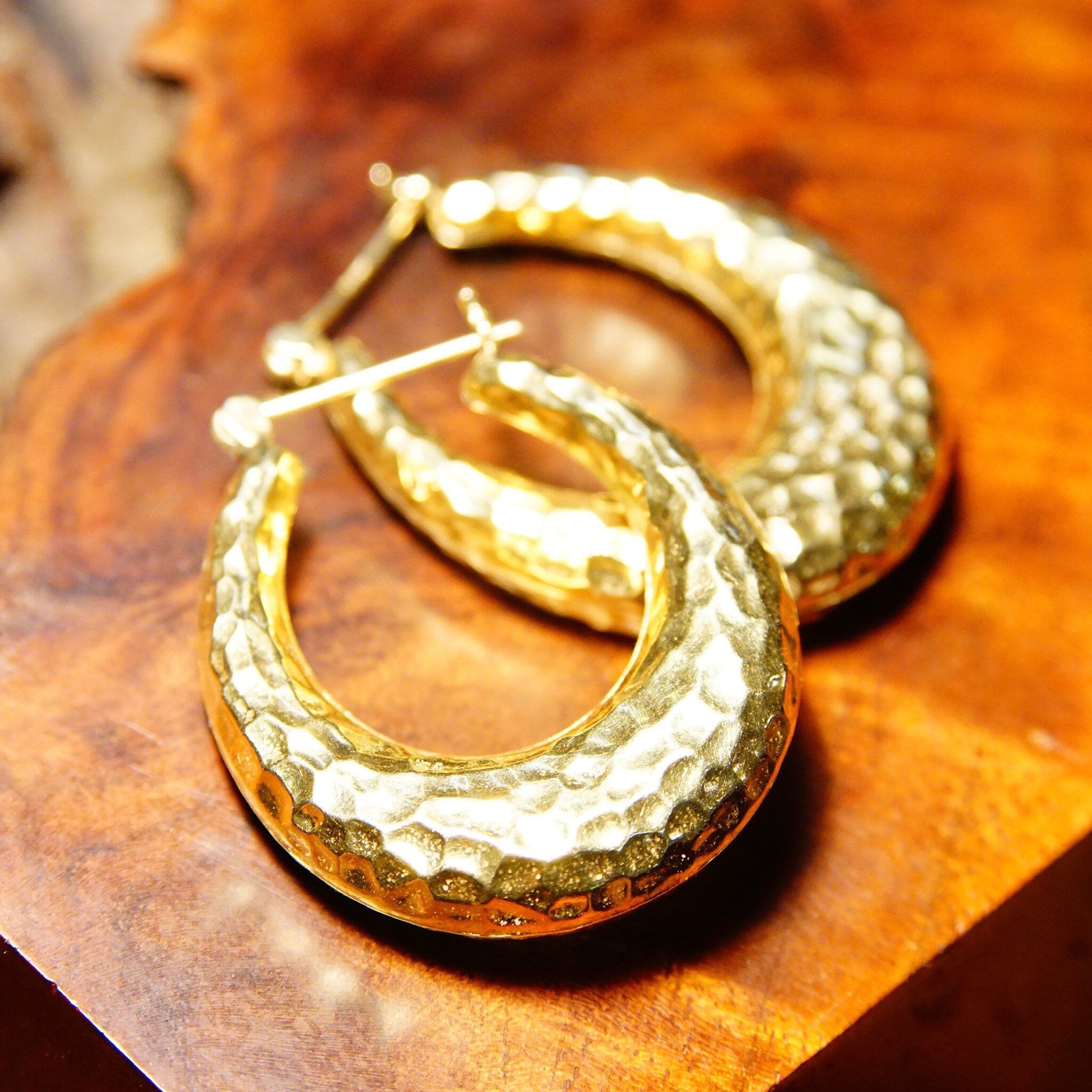 Vintage 14K Yellow Gold Crinkle Hoop Earrings, Puffed Gold Oval Hoops, Hammered Texturing, Lightweight, 585 Jewelry, 1 1/4 L