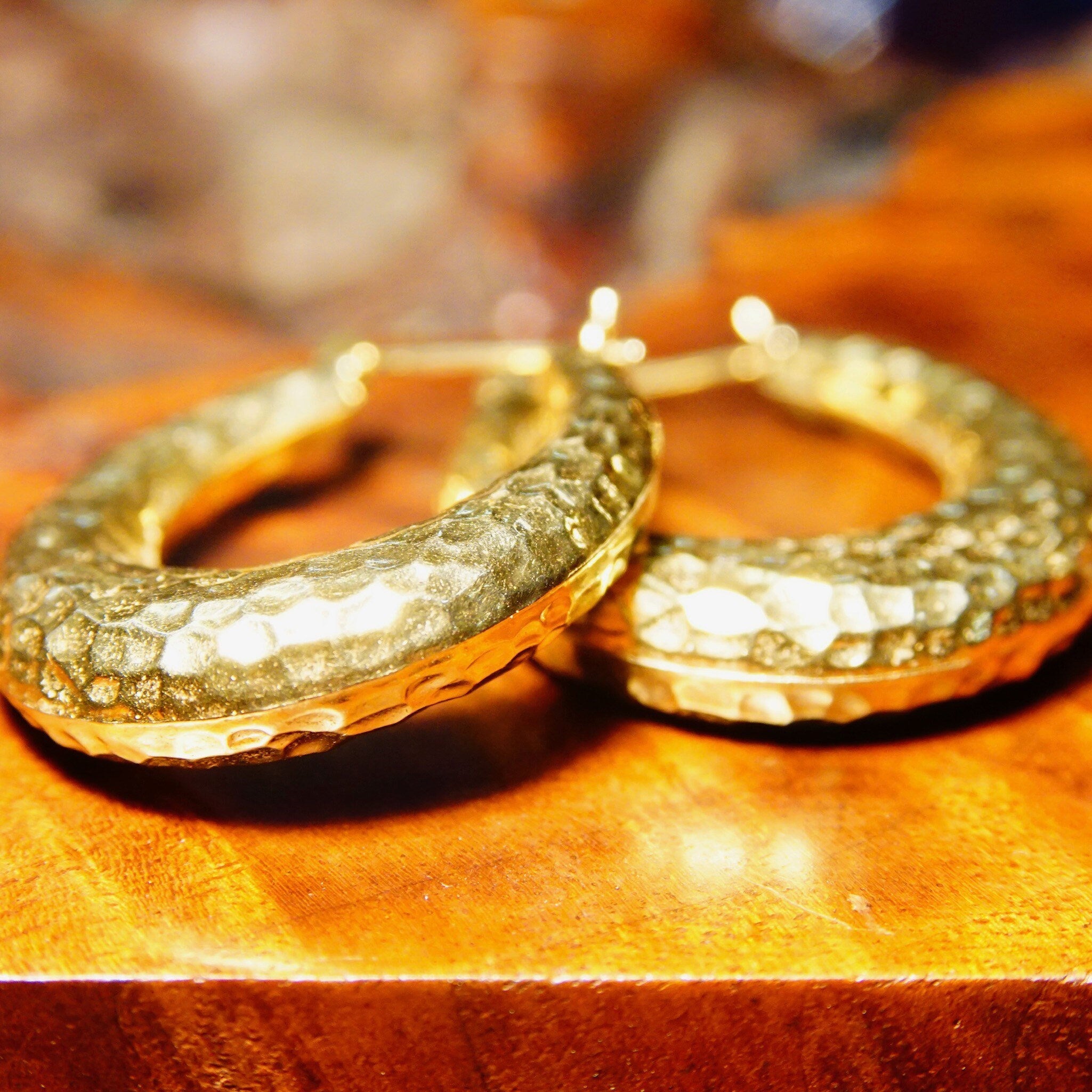 Vintage 14K Yellow Gold Crinkle Hoop Earrings, Puffed Gold Oval Hoops, Hammered Texturing, Lightweight, 585 Jewelry, 1 1/4 L