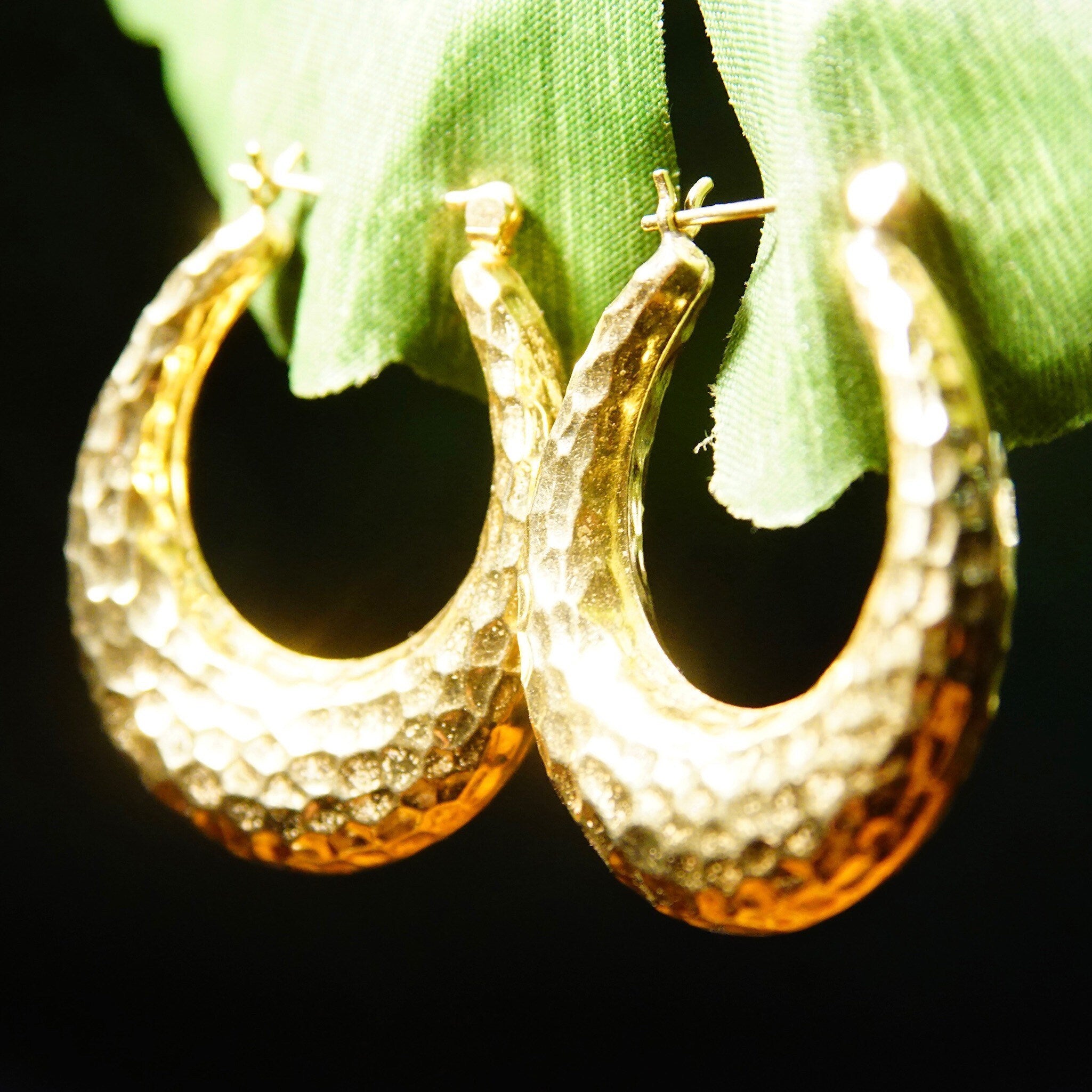 Vintage 14K Yellow Gold Crinkle Hoop Earrings, Puffed Gold Oval Hoops, Hammered Texturing, Lightweight, 585 Jewelry, 1 1/4 L