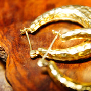 Vintage 14K Yellow Gold Crinkle Hoop Earrings, Puffed Gold Oval Hoops, Hammered Texturing, Lightweight, 585 Jewelry, 1 1/4 L