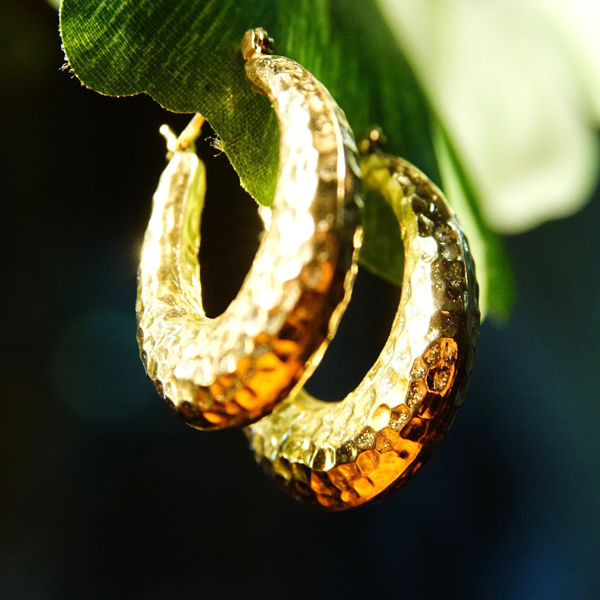 Vintage 14K Yellow Gold Crinkle Hoop Earrings, Puffed Gold Oval Hoops, Hammered Texturing, Lightweight, 585 Jewelry, 1 1/4 L