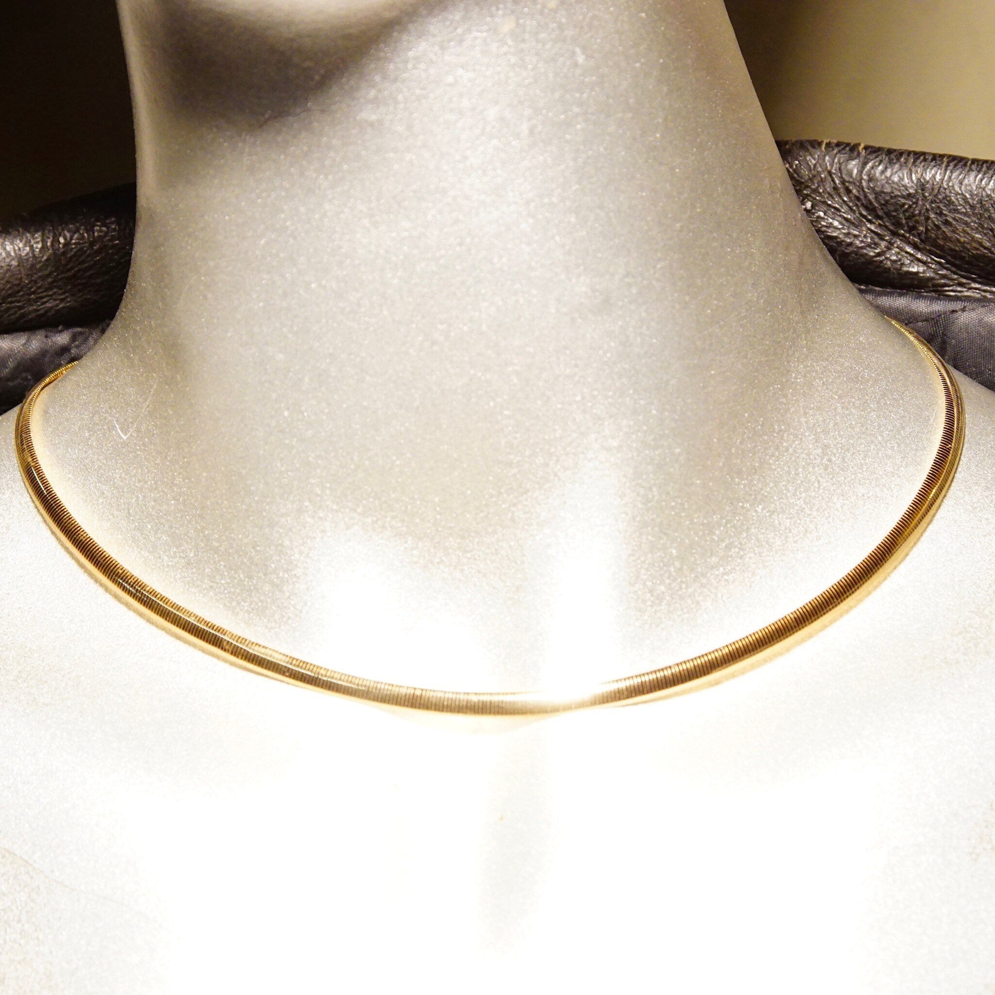 Vintage 14K yellow gold Italian omega collar necklace, 4mm wide, minimalist solid gold choker, lustrous finish, Made in Italy, 585 gold jewelry, 16 inches long, shown on a mannequin neck.