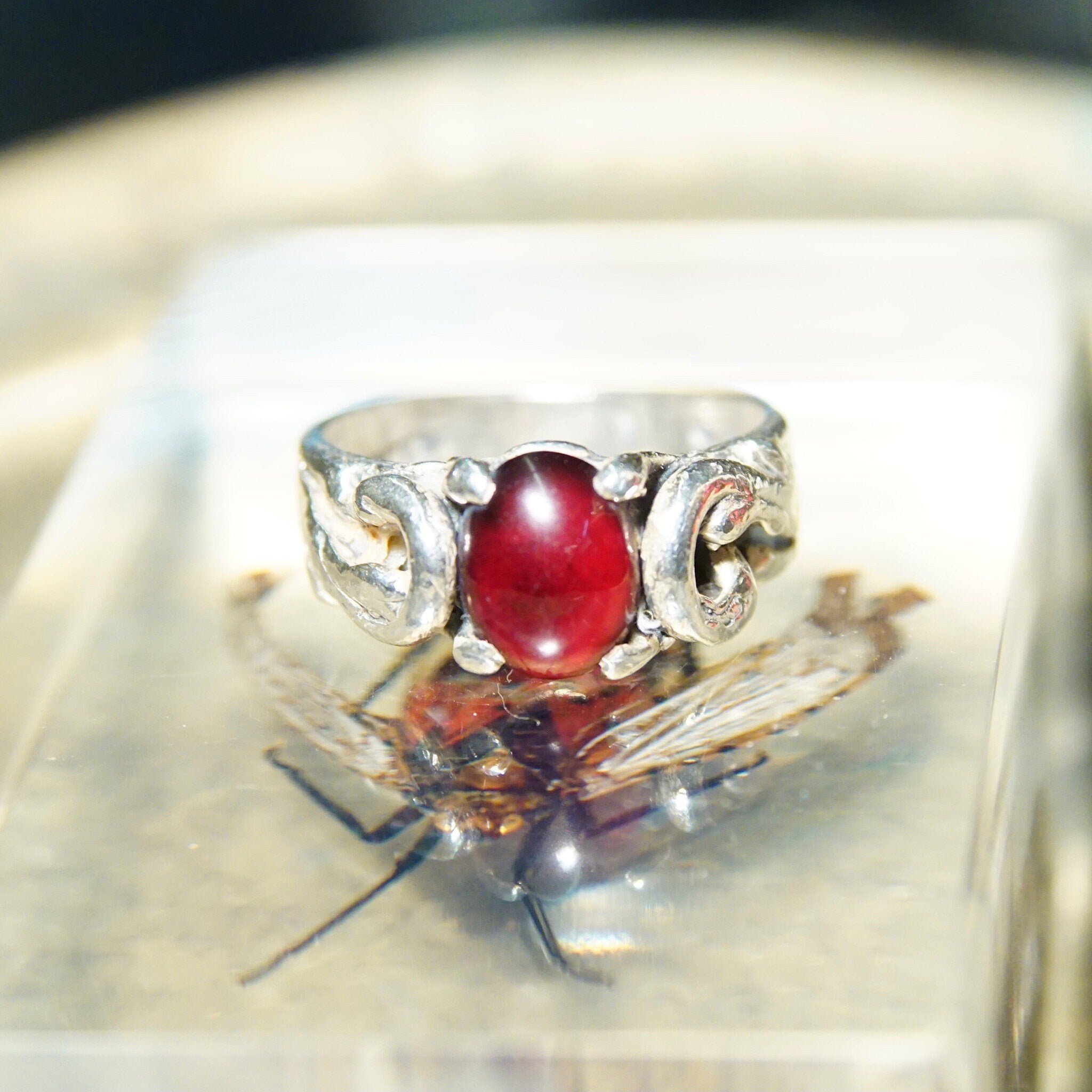 Vintage Abstract Modernist Sterling Silver Garnet Solitaire Ring, Juicy Dark Red Gemstone, Ornate Silver Band, 925 Statement Ring, Size 6 US