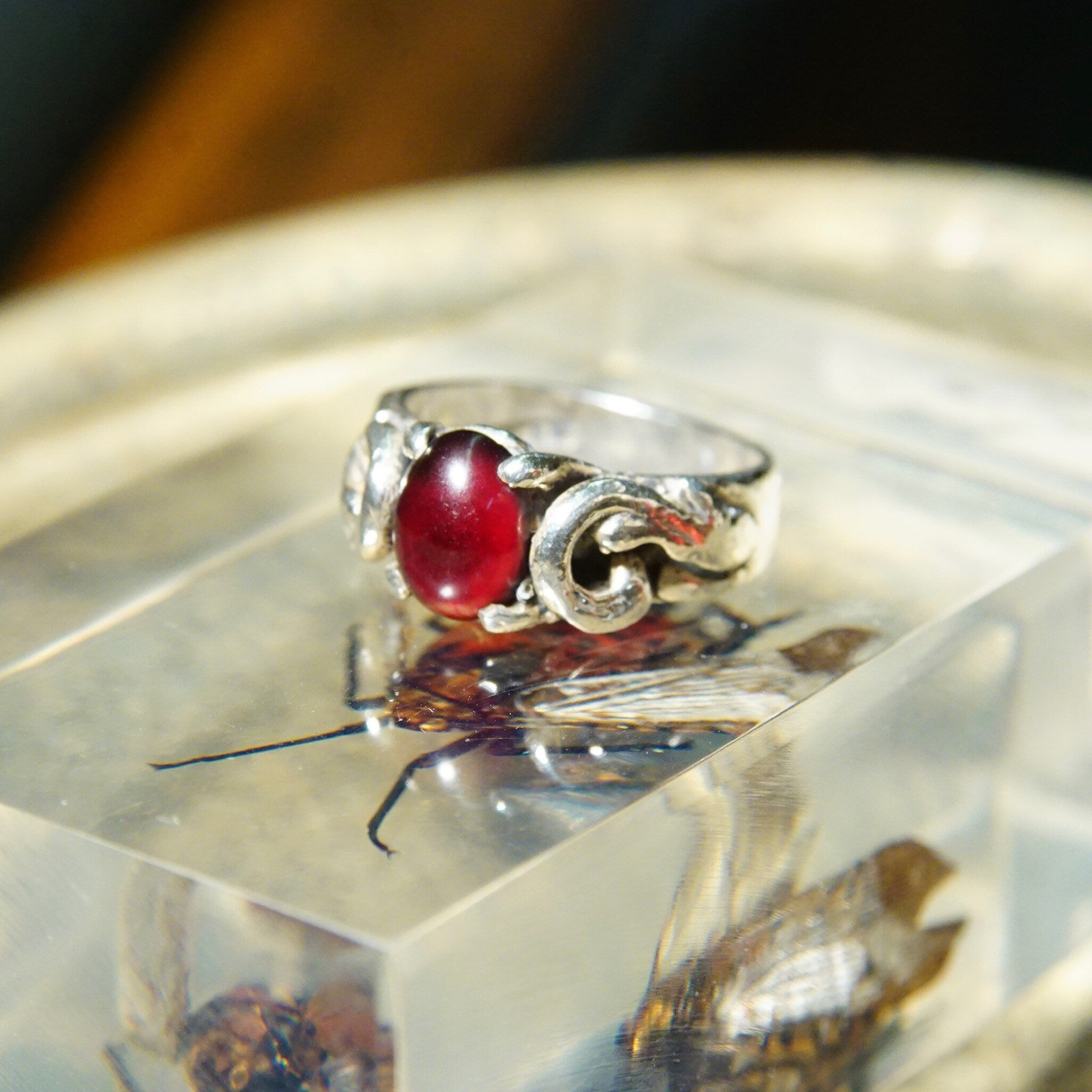 Vintage Abstract Modernist Sterling Silver Garnet Solitaire Ring, Juicy Dark Red Gemstone, Ornate Silver Band, 925 Statement Ring, Size 6 US
