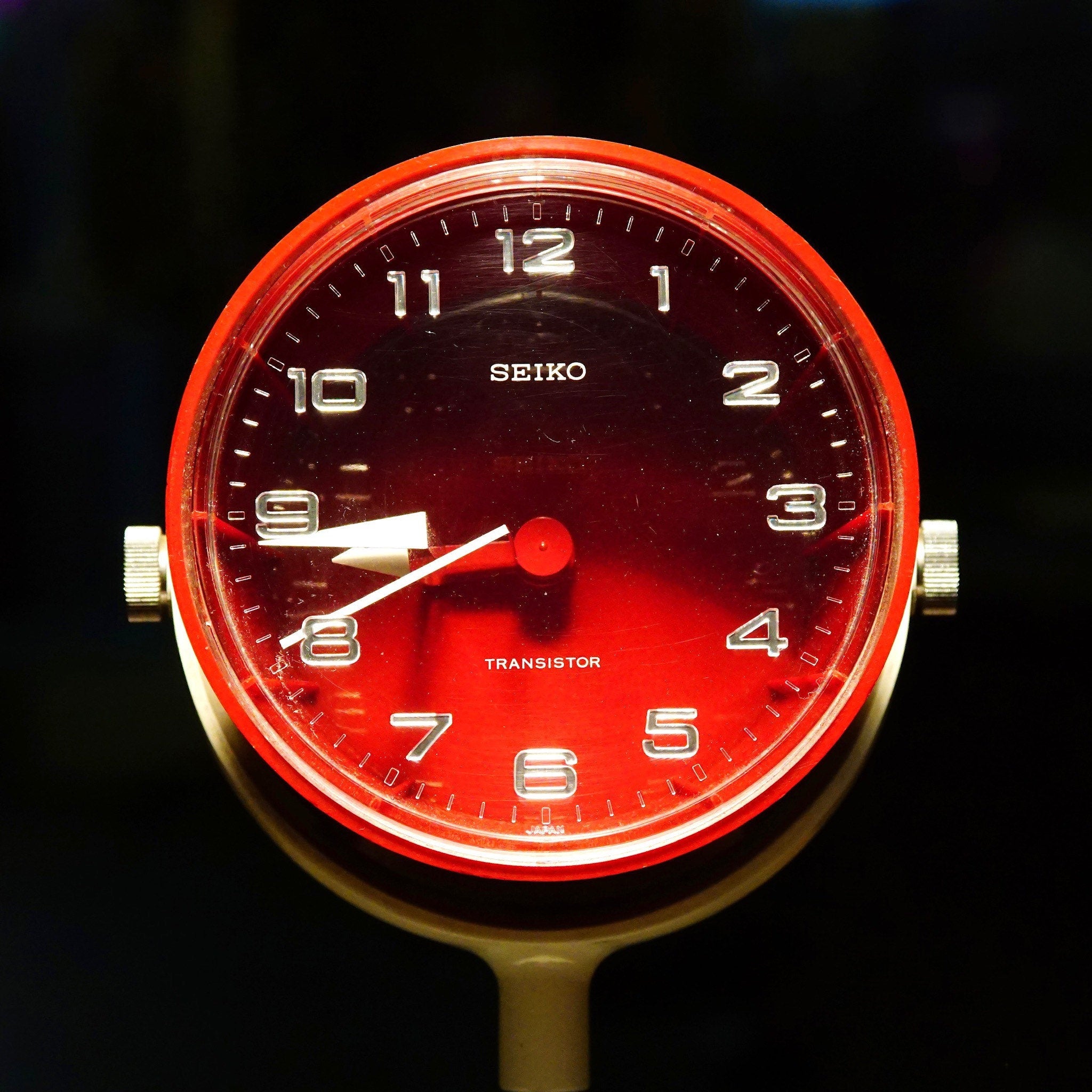 Very Rare Limited Edition SEIKO TTZ114 Red Mantel Clock, White Swivel Base, MCM, 1960's Space Age, Made In Japan, 1.5 V Battery,