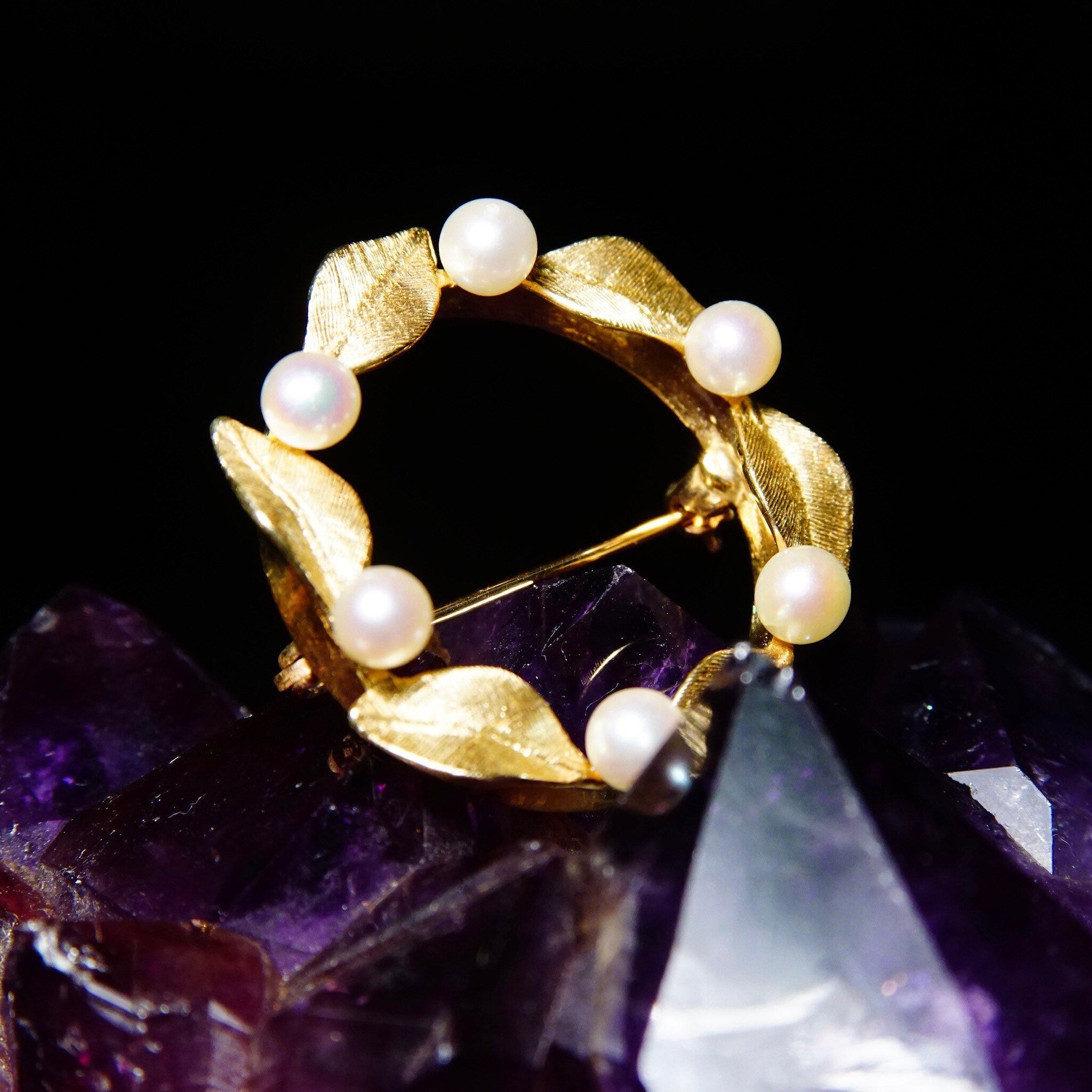 Vintage 14K Yellow Gold Leaf & Pearl Circle Pin, 4mm Cultured Pearls, Engraved Gold Leaves, 1 1/4