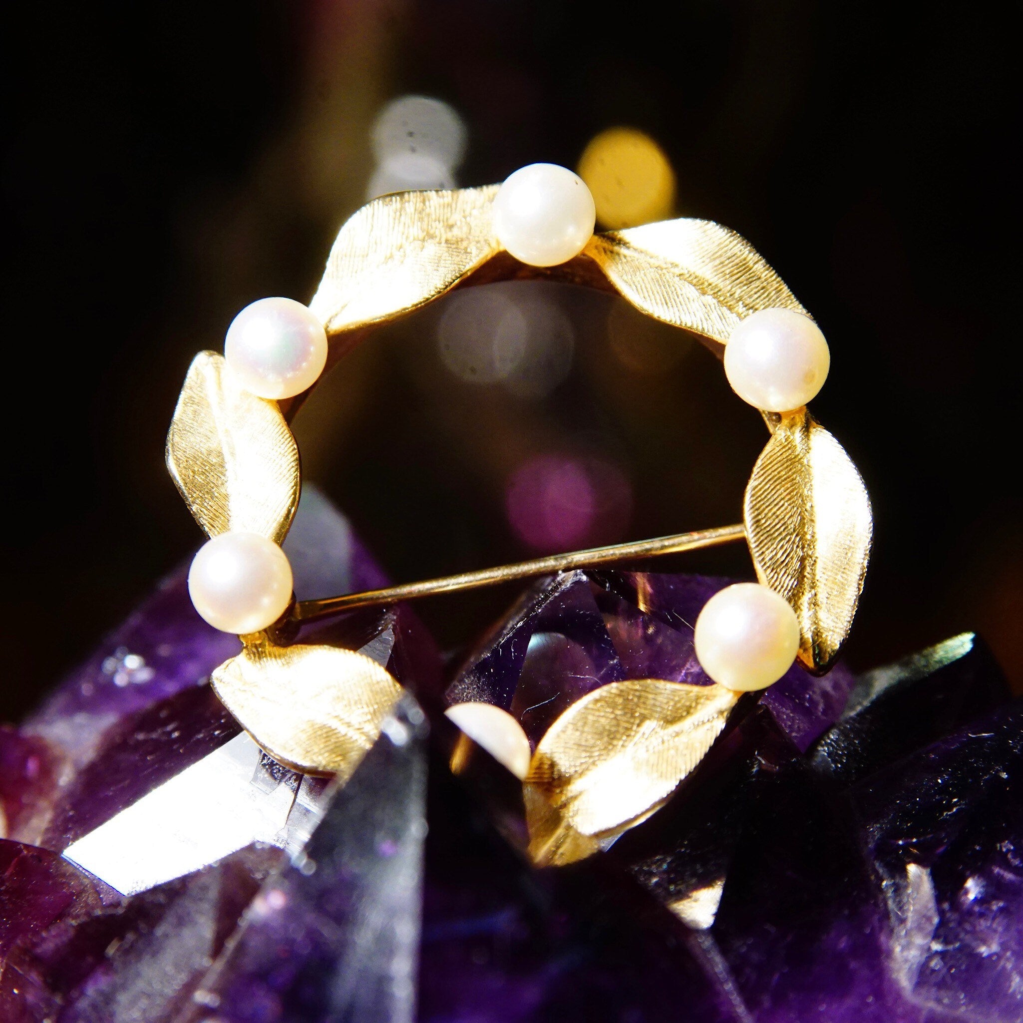 Vintage 14K Yellow Gold Leaf & Pearl Circle Pin, 4mm Cultured Pearls, Engraved Gold Leaves, 1 1/4