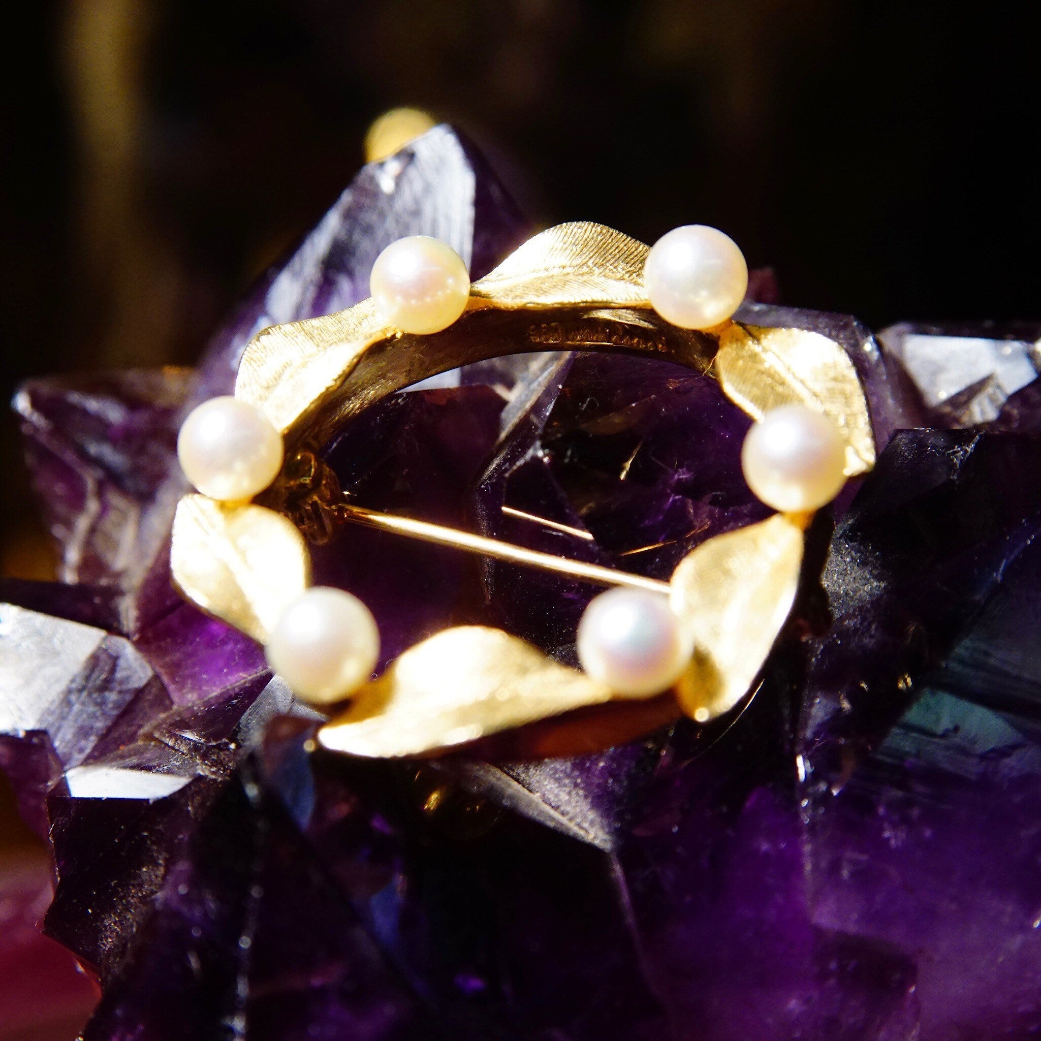 Vintage 14K Yellow Gold Leaf & Pearl Circle Pin, 4mm Cultured Pearls, Engraved Gold Leaves, 1 1/4
