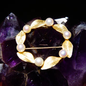 Vintage 14K Yellow Gold Leaf & Pearl Circle Pin, 4mm Cultured Pearls, Engraved Gold Leaves, 1 1/4