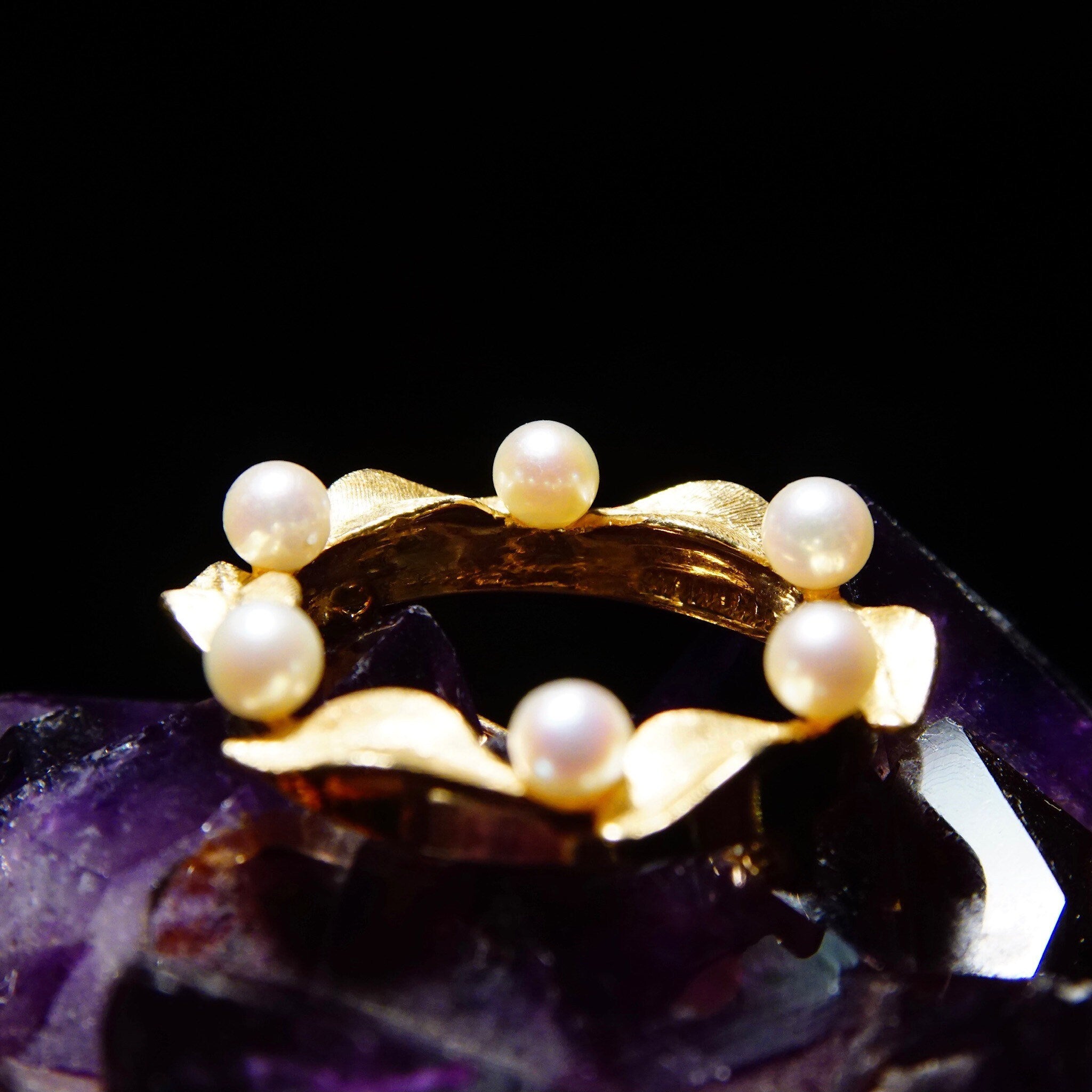 Vintage 14K Yellow Gold Leaf & Pearl Circle Pin, 4mm Cultured Pearls, Engraved Gold Leaves, 1 1/4