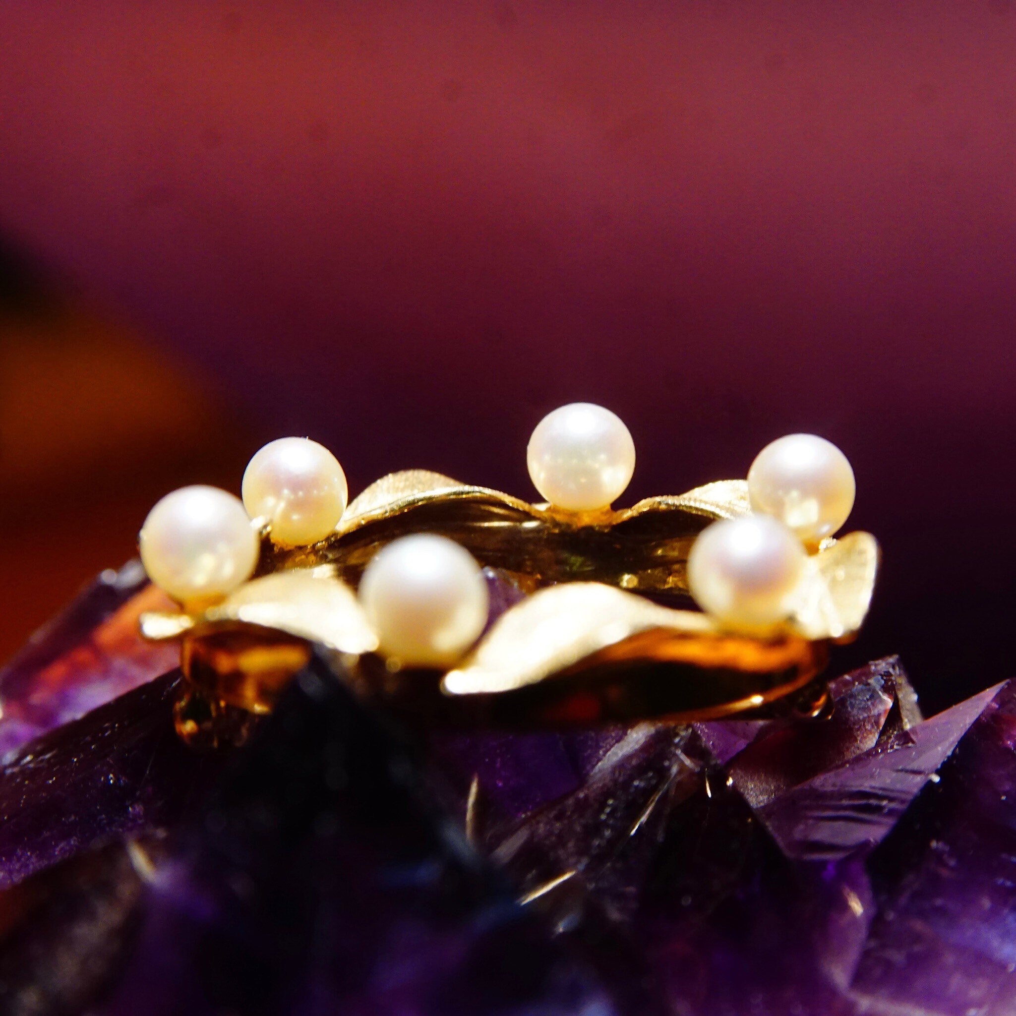 Vintage 14K Yellow Gold Leaf & Pearl Circle Pin, 4mm Cultured Pearls, Engraved Gold Leaves, 1 1/4