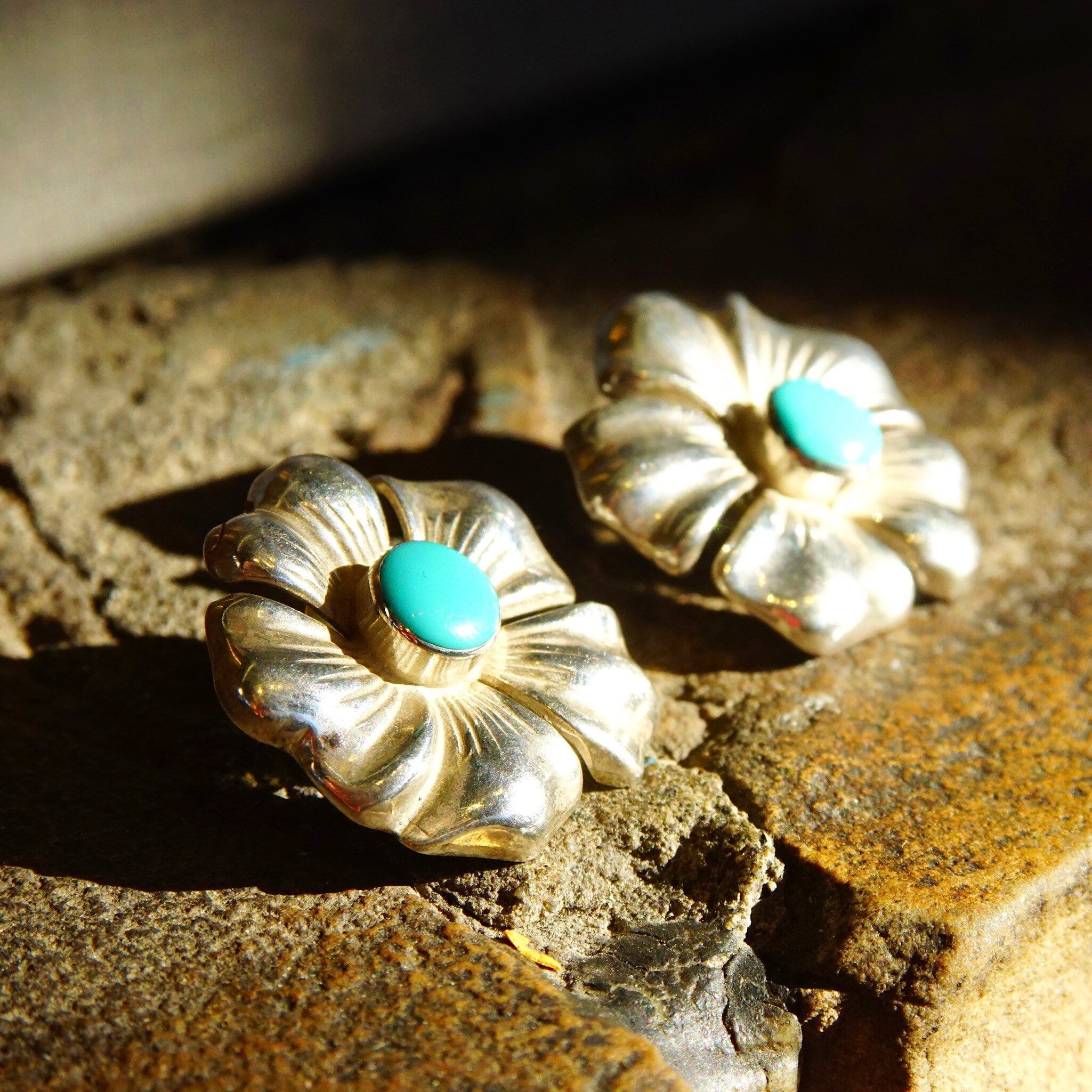 Vintage Sterling Silver Turquoise Bead Posy Flower Stud Earrings, Puffed Silver Petals, 8mm Glossy Blue Turquoise Stone, 1 1/8" L