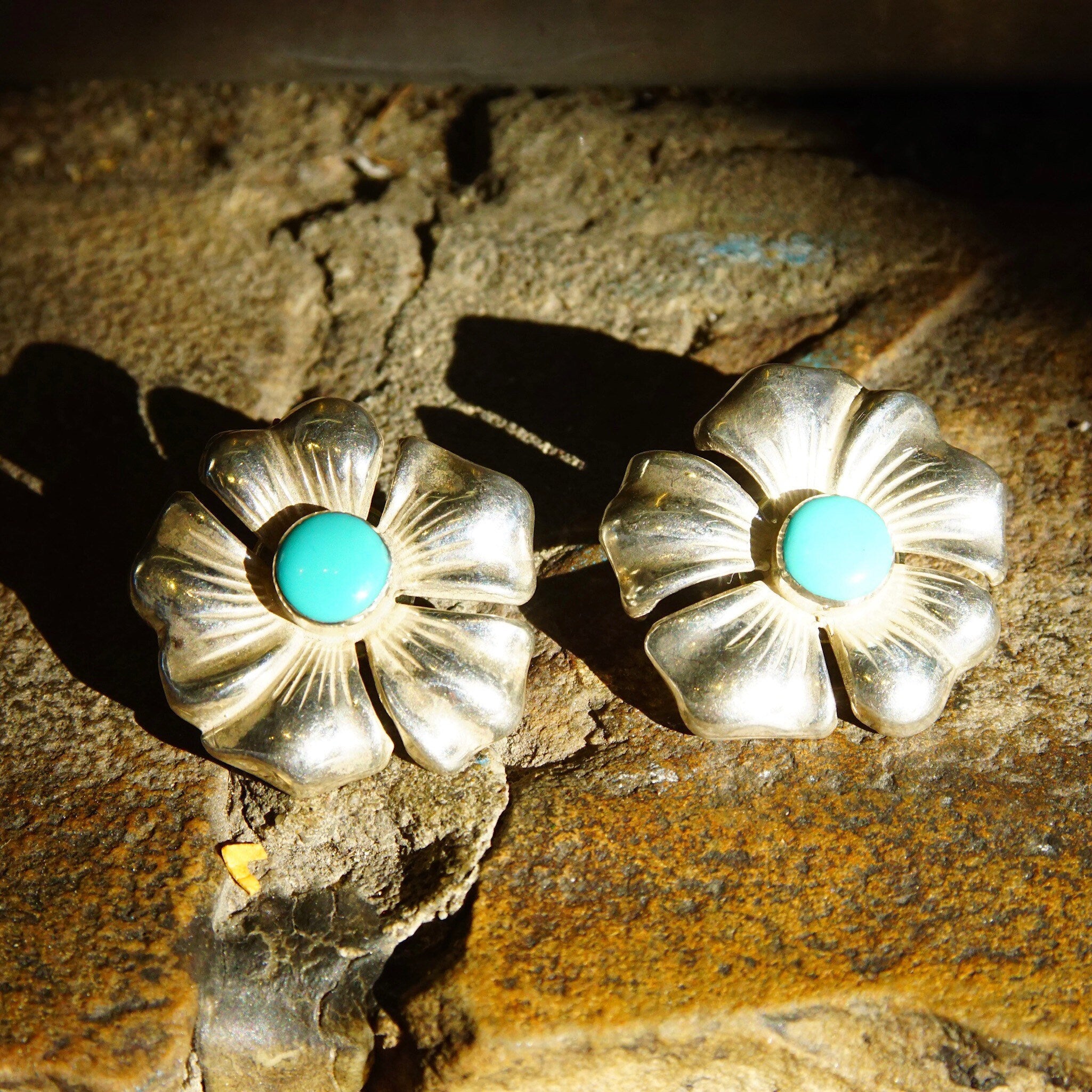Vintage Sterling Silver Turquoise Bead Posy Flower Stud Earrings, Puffed Silver Petals, 8mm Glossy Blue Turquoise Stone, 1 1/8" L