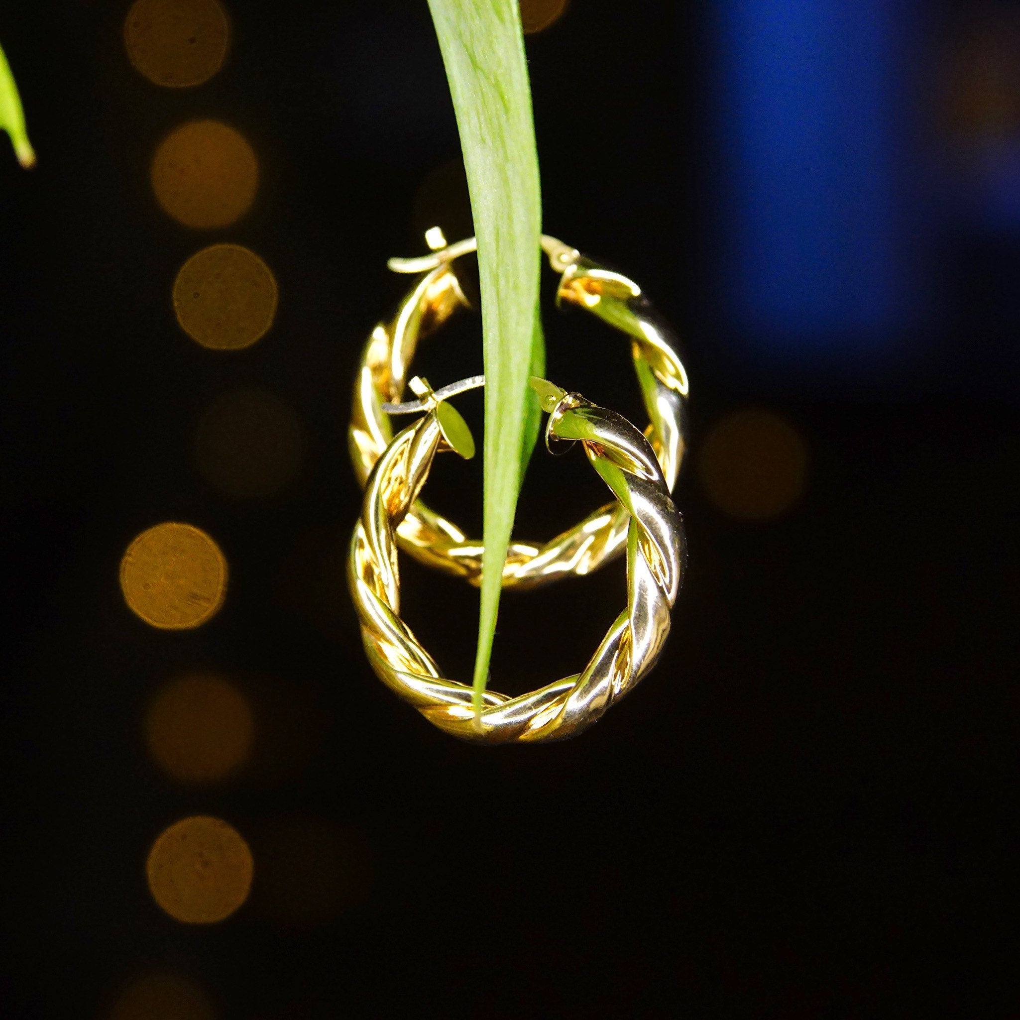 Medium Gold Hoops, 17mm