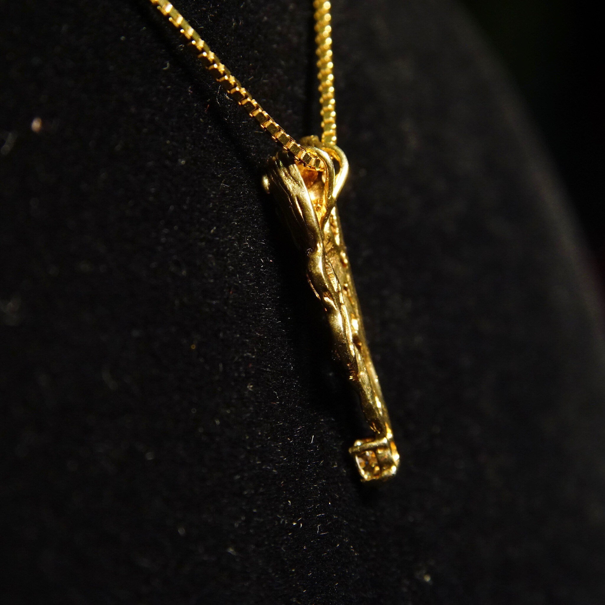 Vintage 14K Gold Diamond Accent Lion Charm, .13 CT Brilliant Diamond, Petite Yellow Gold Lion Pendant, 585 Jewelry, 28mm x 11mm