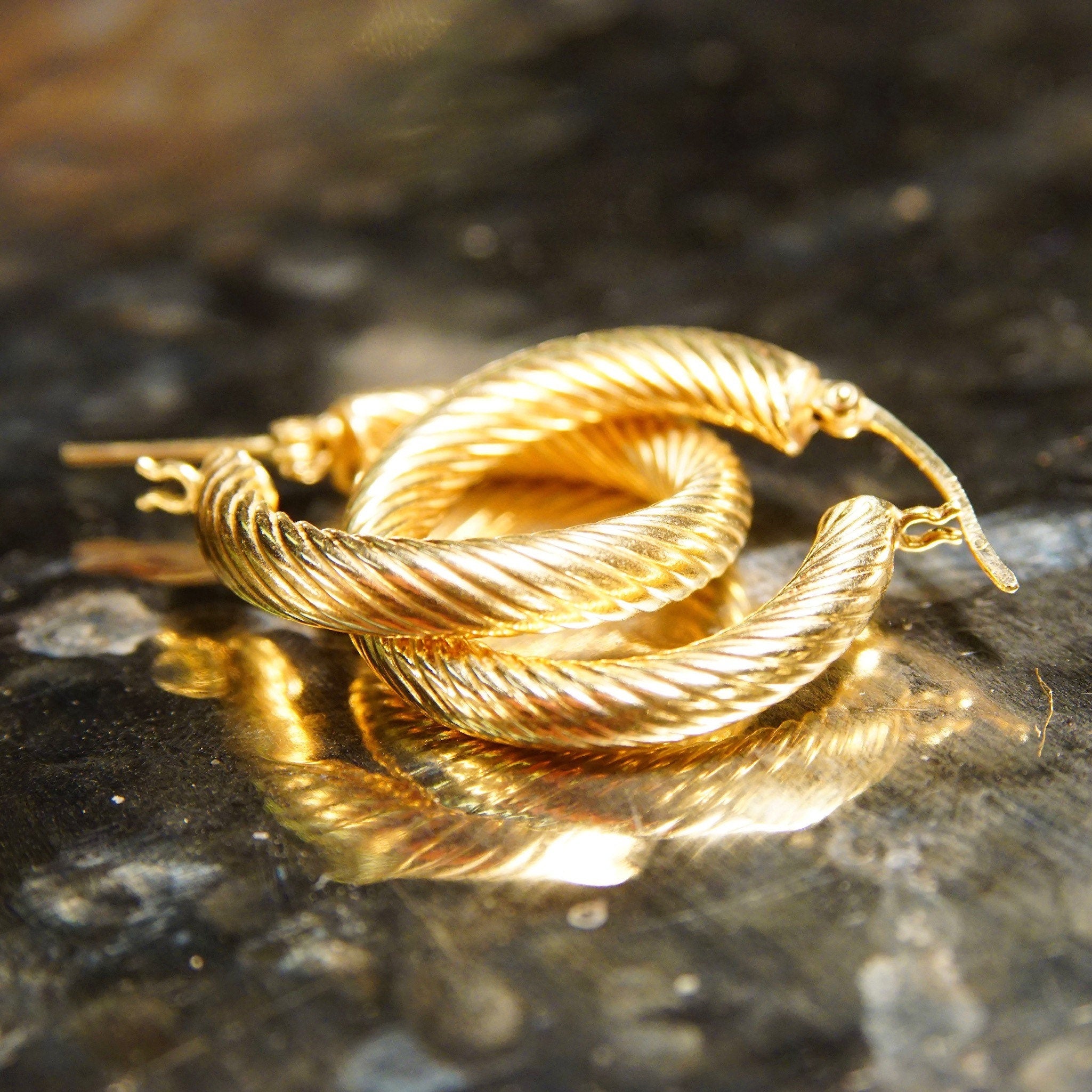 Vintage 14K Yellow Gold Spiral Hoop Earrings, Small 25mm Gold Hollow Tube Hoops, Classy Gold Hoop Earrings, Lightweight 585 Accessory, JCM