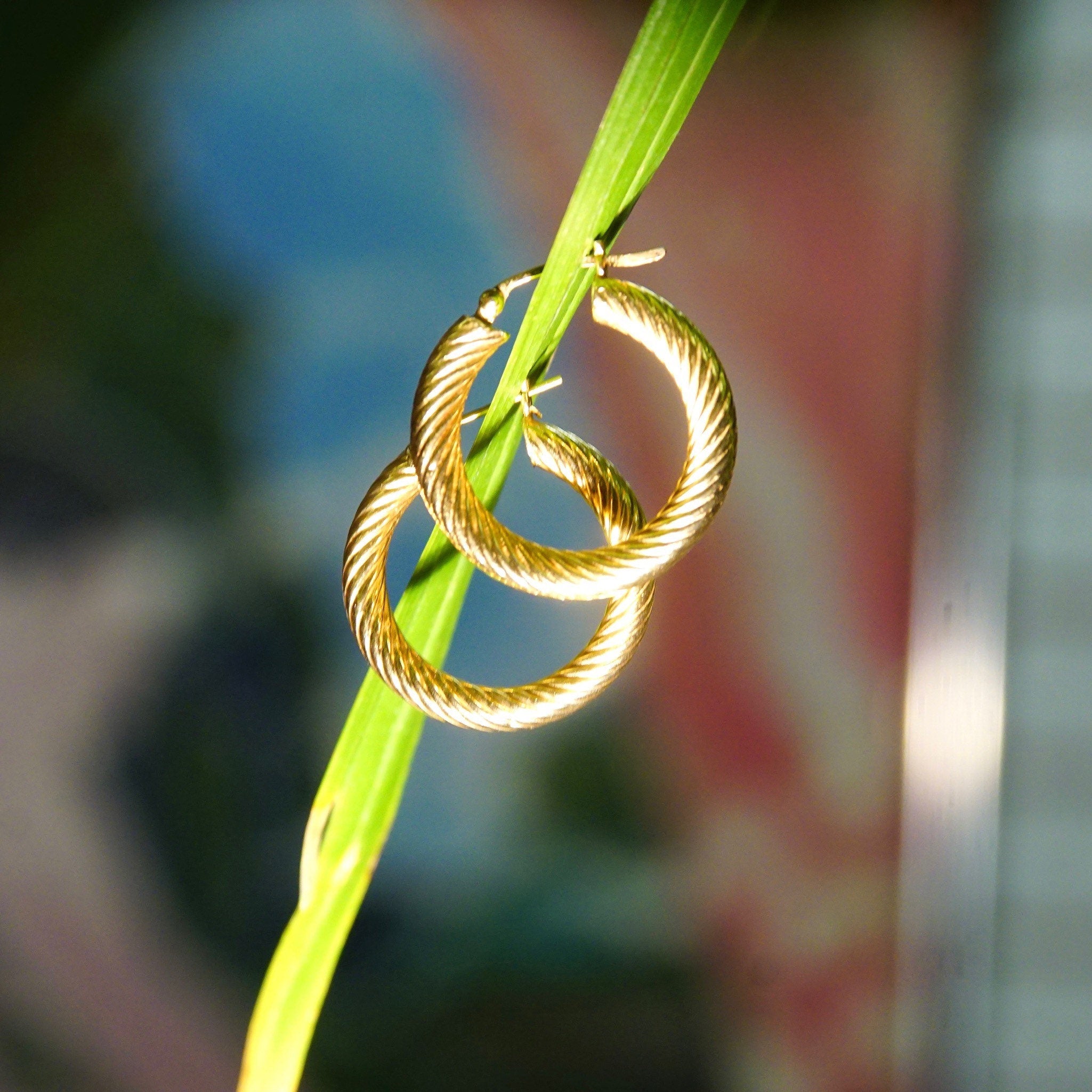 Vintage 14K Yellow Gold Spiral Hoop Earrings, Small 25mm Gold Hollow Tube Hoops, Classy Gold Hoop Earrings, Lightweight 585 Accessory, JCM